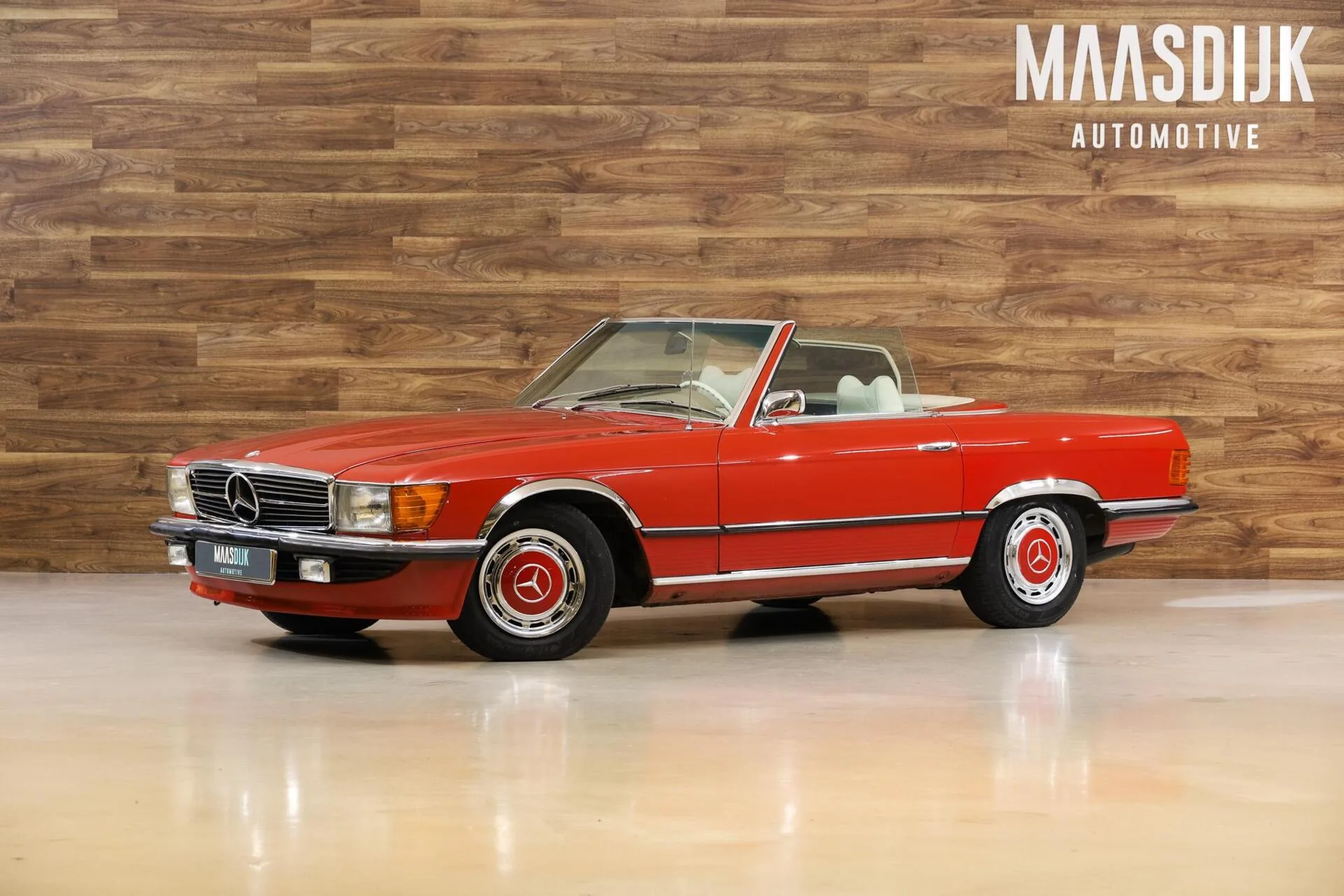1973 Mercedes-Benz 450 SL proposée par un concessionnaire spécialisé à Werkendam, Pays-Bas, photo principale