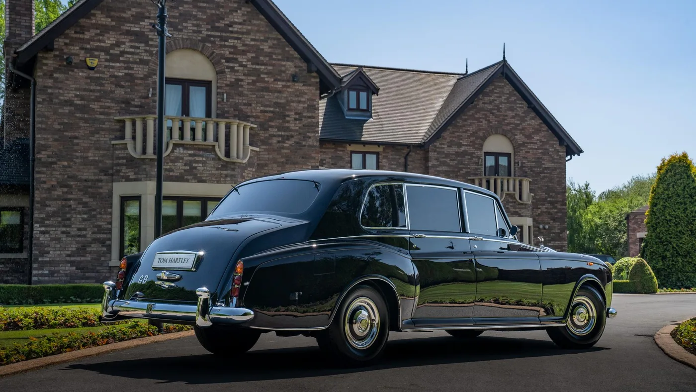 1973 Rolls-Royce Phantom VI Limousine offered by a specialist dealer in Swadlincote, United Kingdom, photo 4 of 15