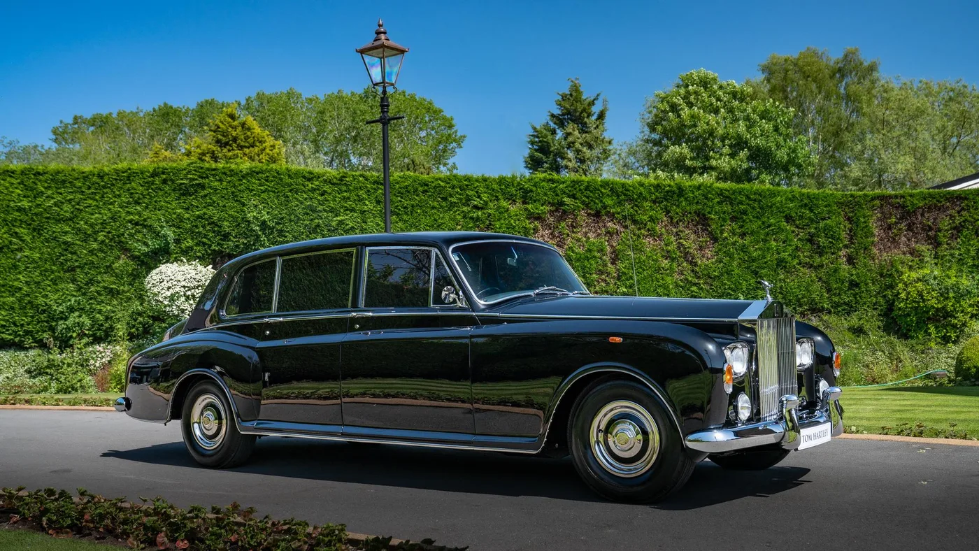1973 Rolls-Royce Phantom VI Limousine offered by a specialist dealer in Swadlincote, United Kingdom, photo 7 of 15