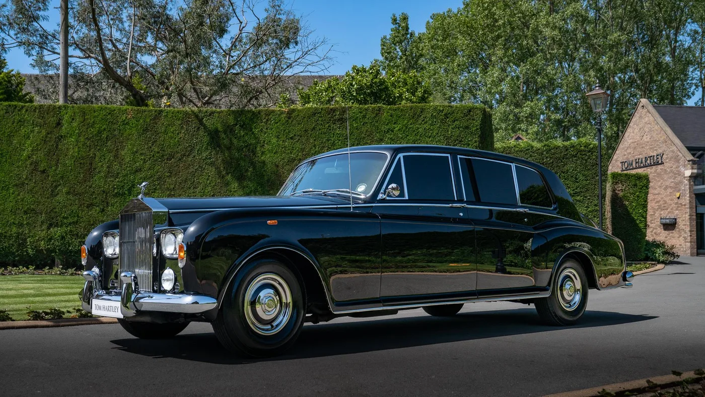 1973 Rolls-Royce Phantom VI Limousine offered by a specialist dealer in Swadlincote, United Kingdom, photo 8 of 15