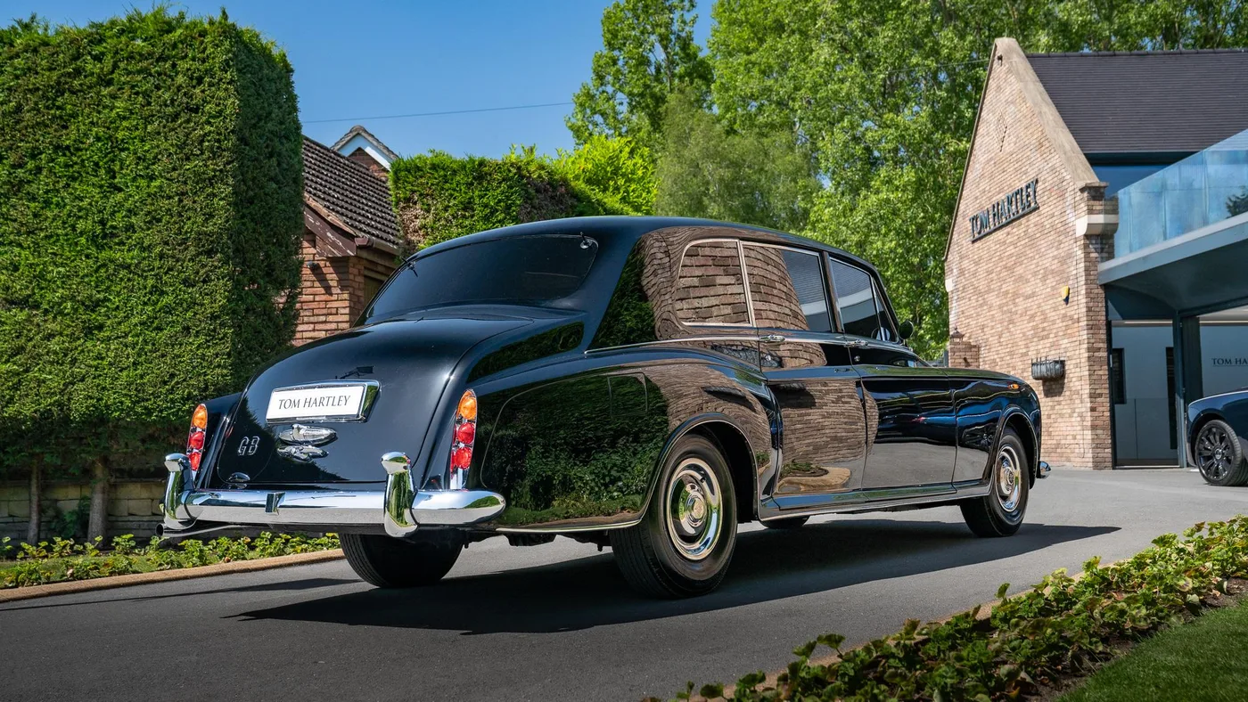 1973 Rolls-Royce Phantom VI Limousine offered by a specialist dealer in Swadlincote, United Kingdom, photo 12 of 15