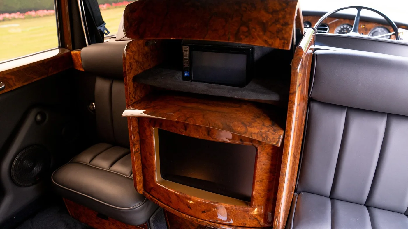 1973 Rolls-Royce Phantom VI Limousine offered by a specialist dealer in Swadlincote, United Kingdom, photo 14 of 15