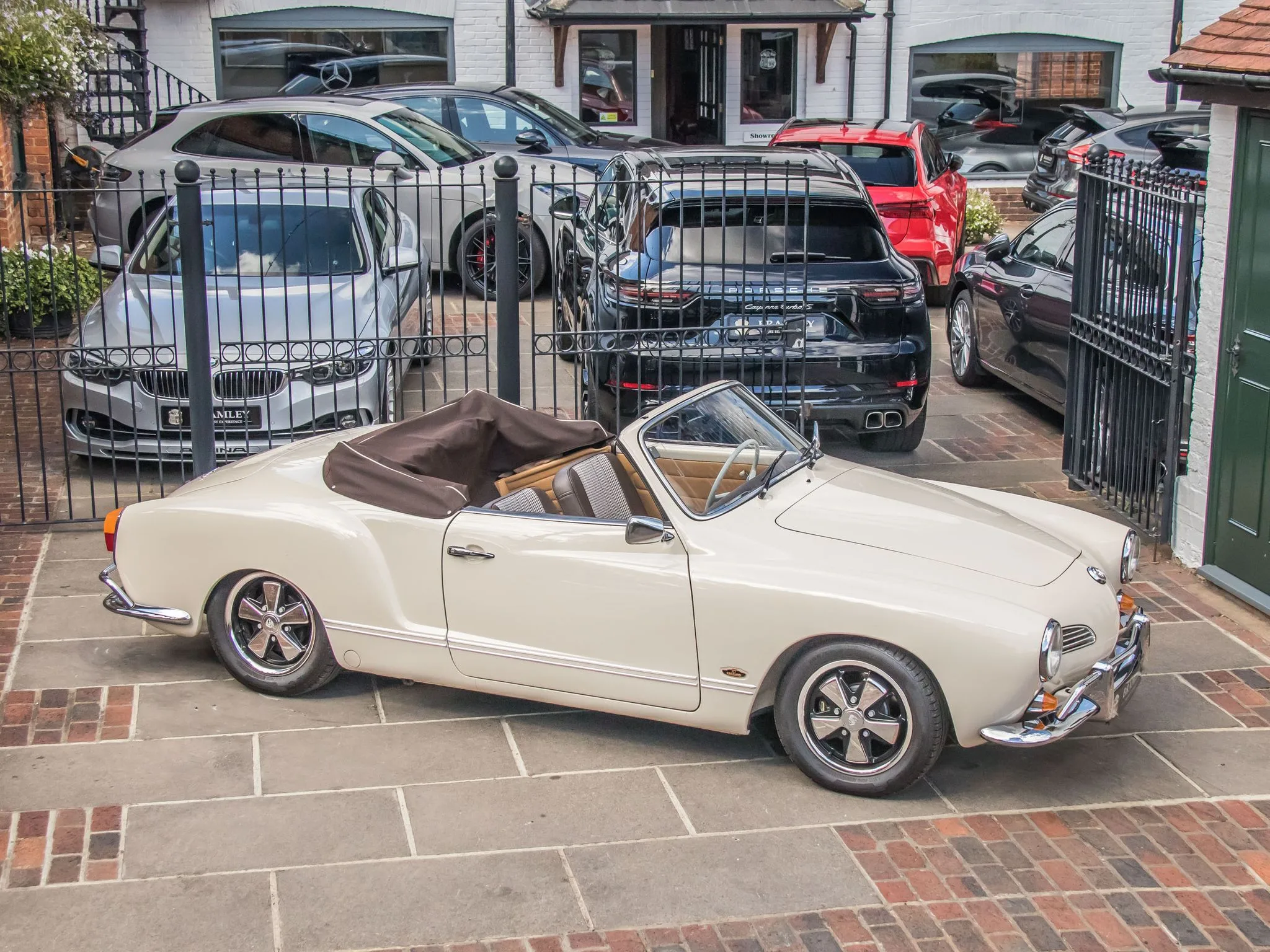 1973 Volkswagen Karmann Ghia Cabriolet, 10/20