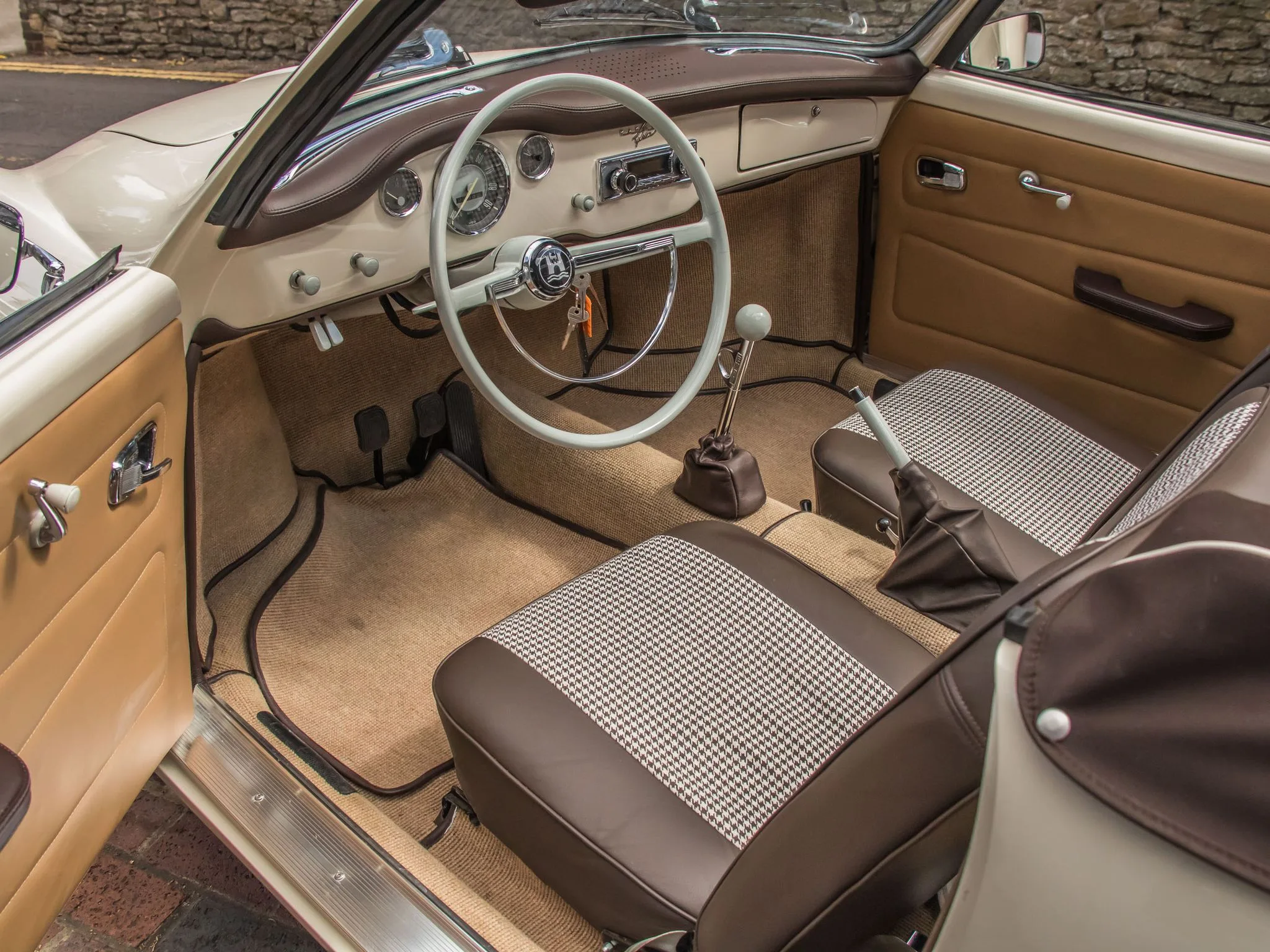1973 Volkswagen Karmann Ghia Cabriolet, 15/20