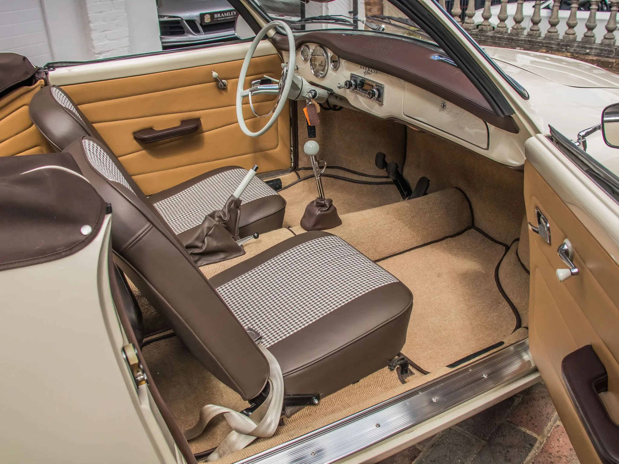 1973 Volkswagen Karmann Ghia Cabriolet, 17/20