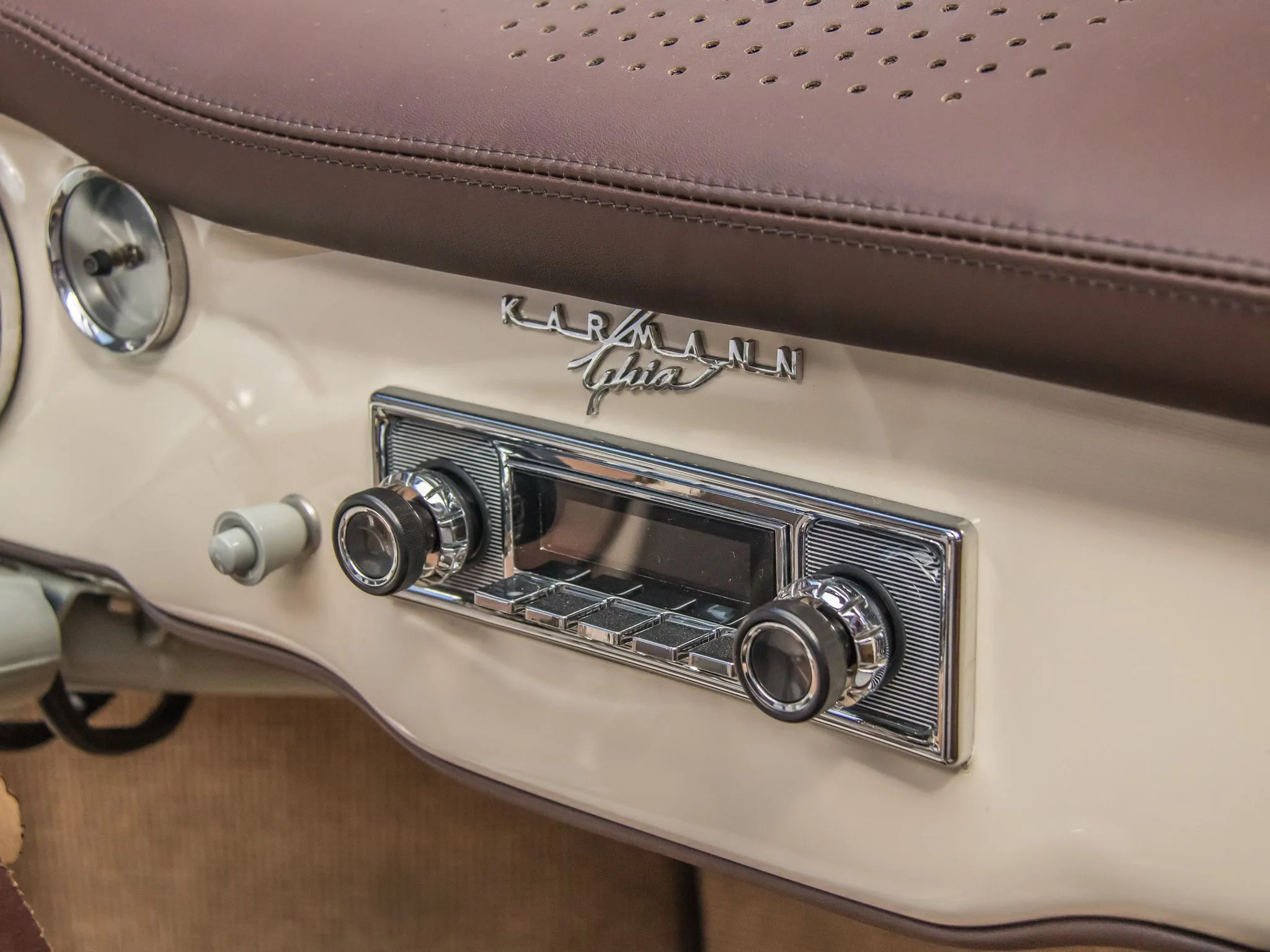 1973 Volkswagen Karmann Ghia Cabriolet, 19/20