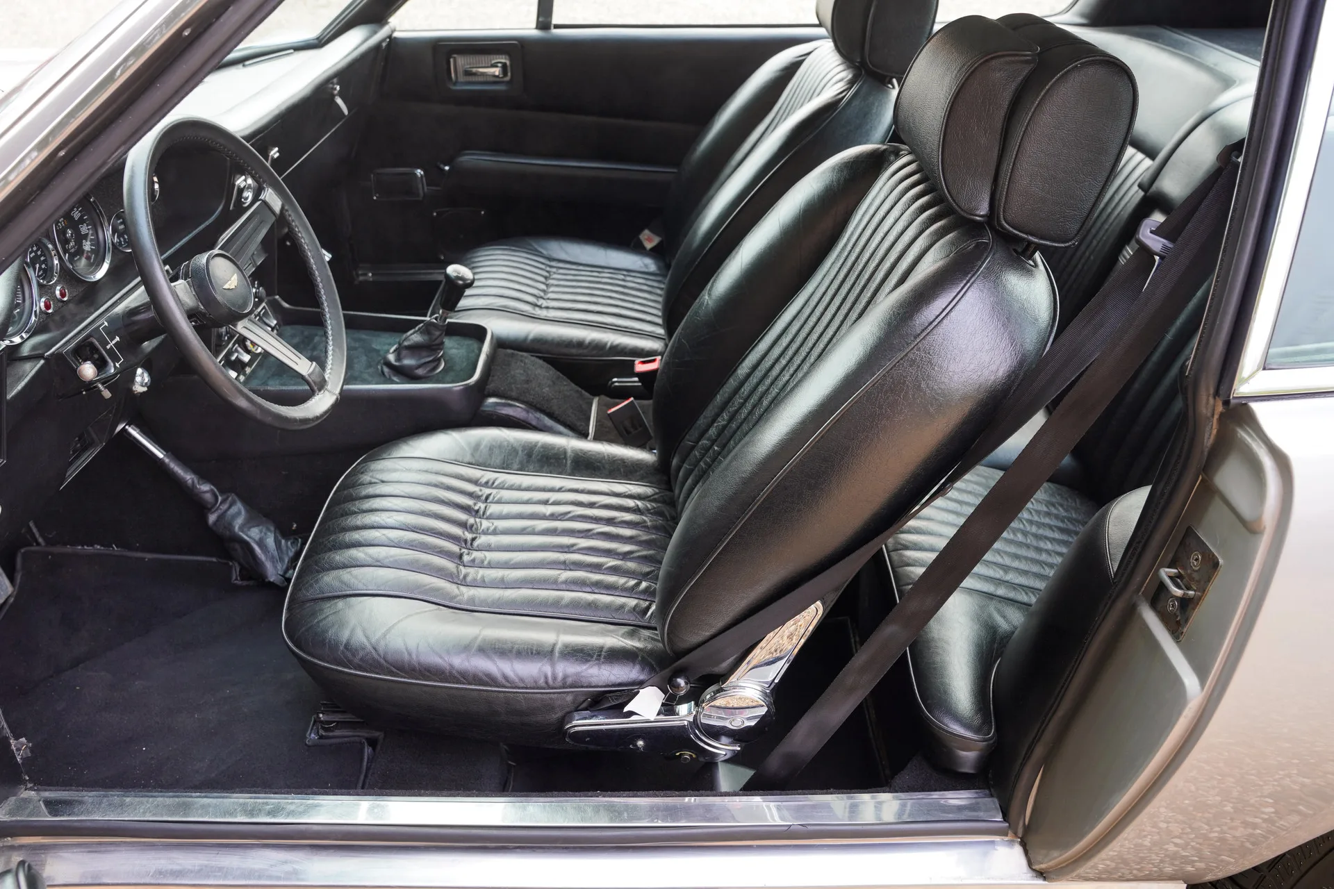 1974 Aston Martin V8 Series 3, 3/30