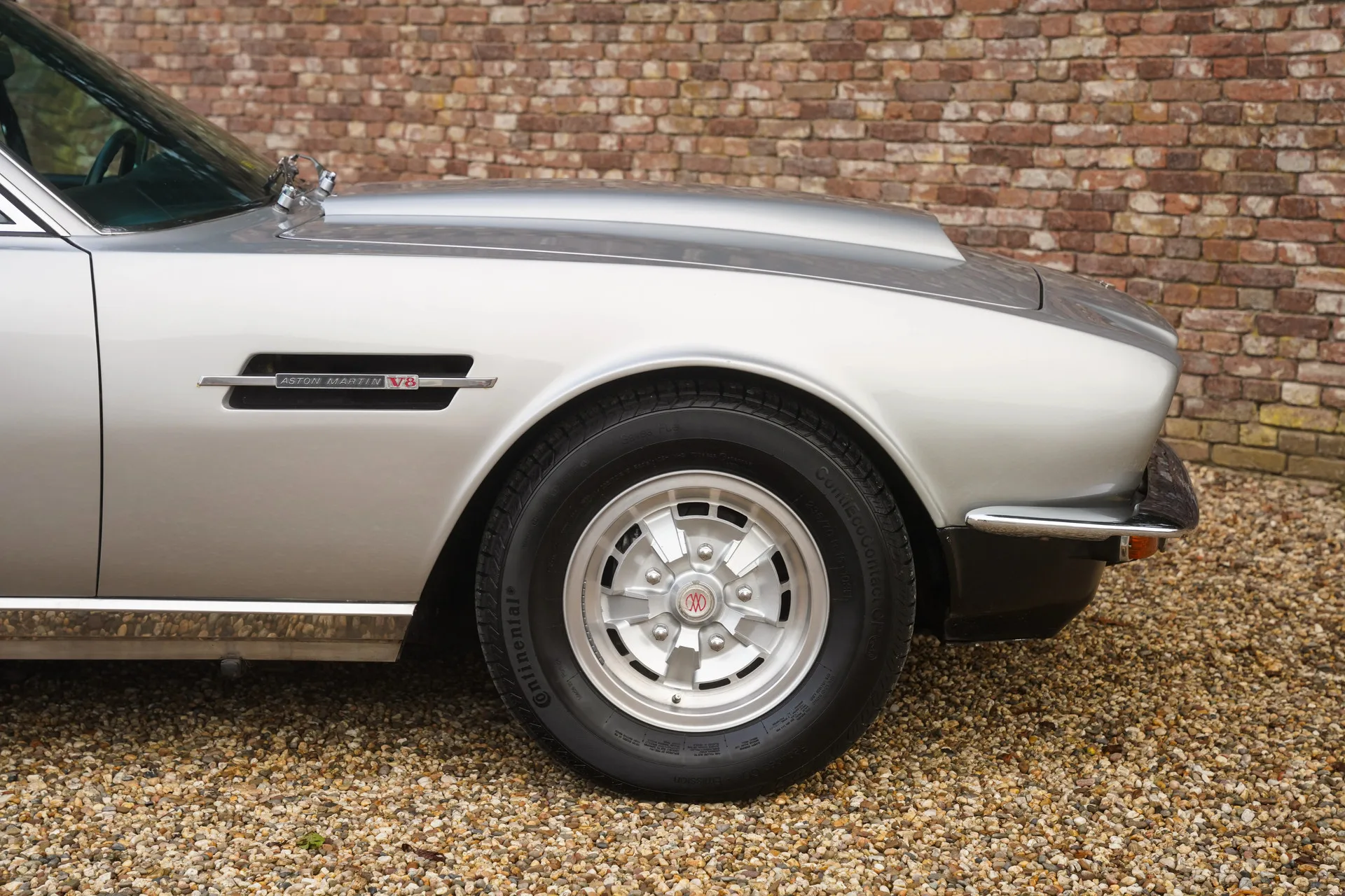 1974 Aston Martin V8 Series 3, 25/30
