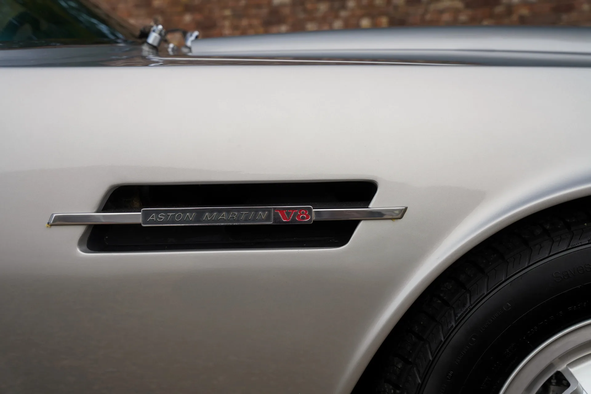 1974 Aston Martin V8 Series 3, 27/30