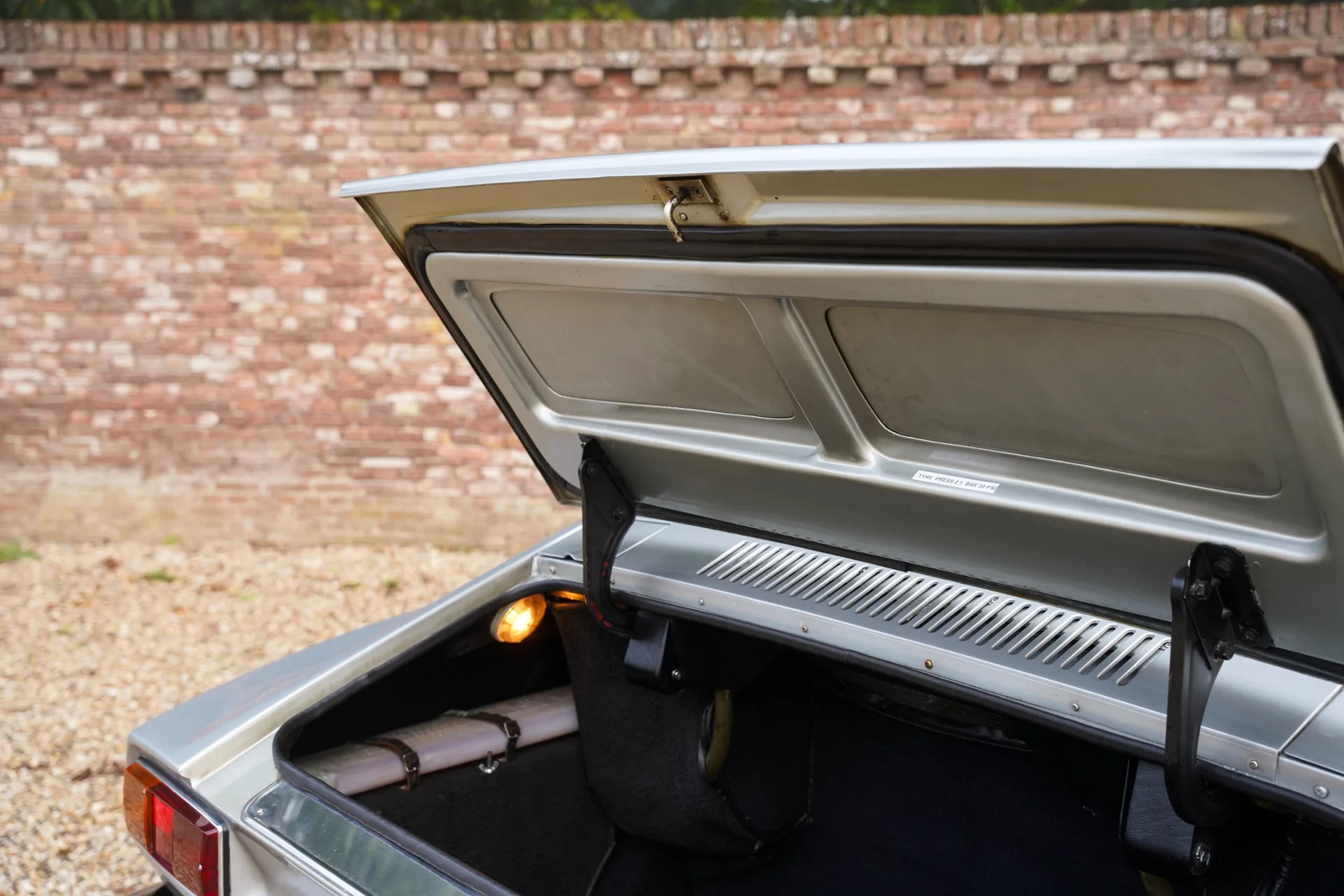 1974 Aston Martin V8 Series 3, 30/30