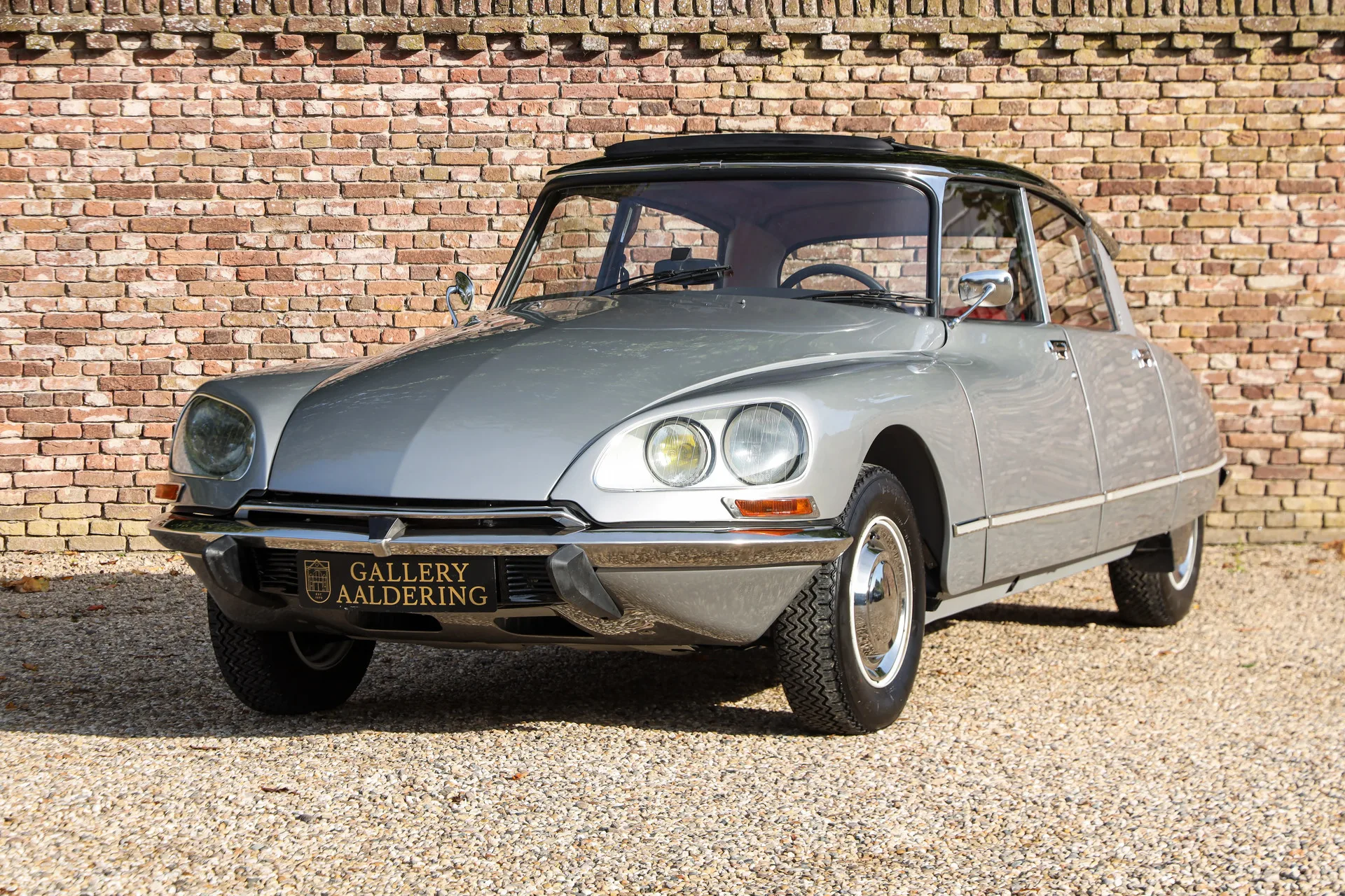 1974 Citroën DS 20 offered by a specialist dealer in Brummen, Netherlands, main photo