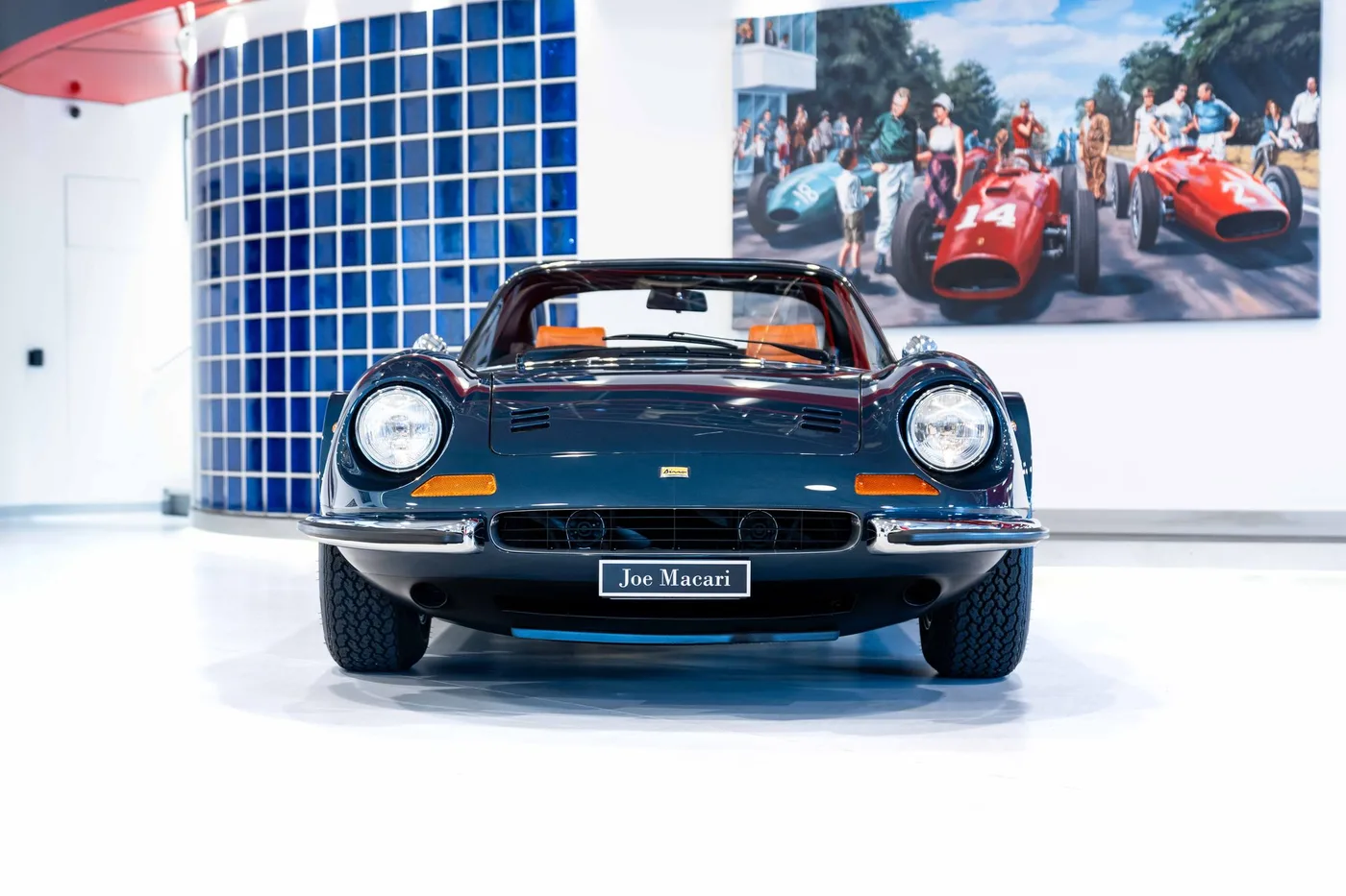 1974 Ferrari Dino 246 GTS angeboten von einem Oldtimerspezialisten in London, Vereinigtes Königreich, Foto 2 von 23