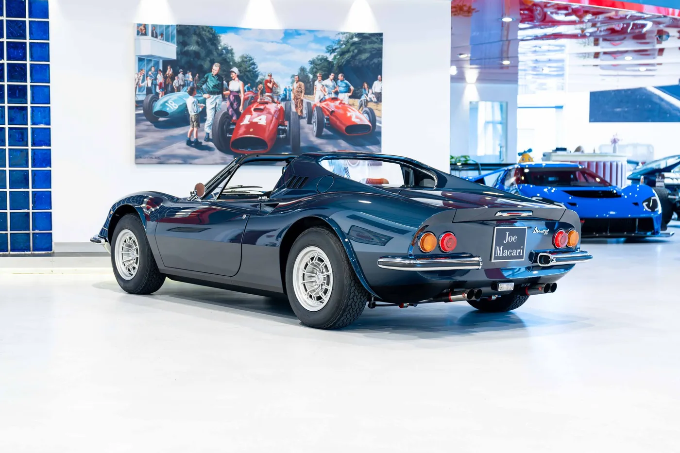 1974 Ferrari Dino 246 GTS angeboten von einem Oldtimerspezialisten in London, Vereinigtes Königreich, Foto 11 von 23