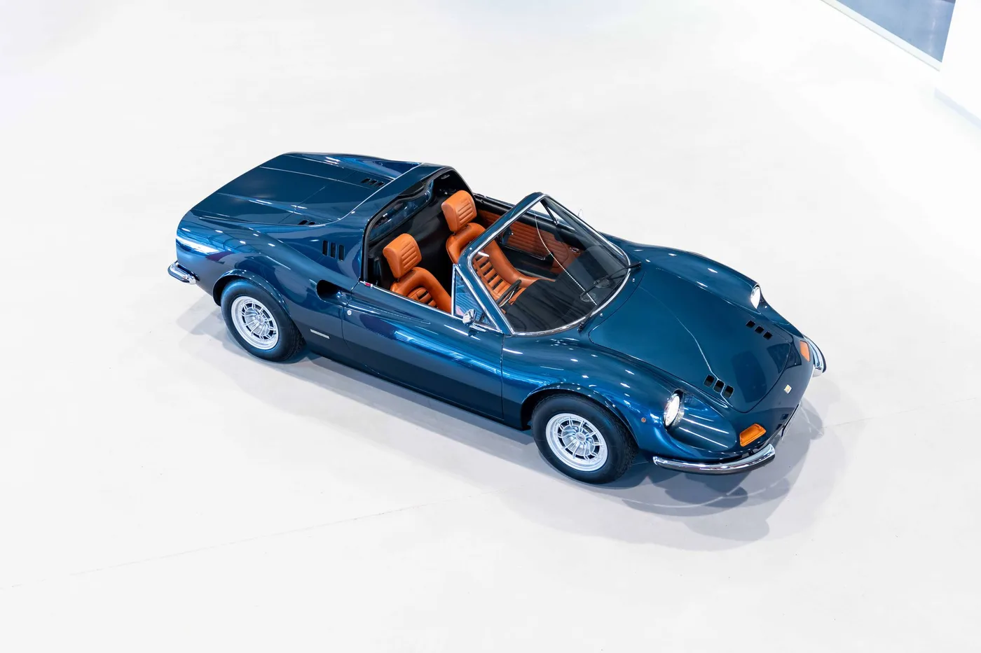 1974 Ferrari Dino 246 GTS angeboten von einem Oldtimerspezialisten in London, Vereinigtes Königreich, Foto 12 von 23