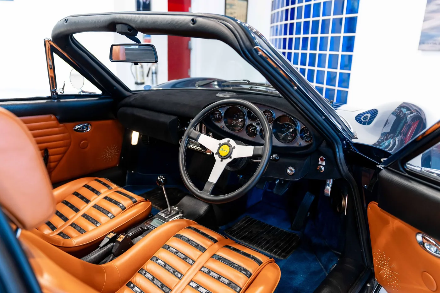 1974 Ferrari Dino 246 GTS angeboten von einem Oldtimerspezialisten in London, Vereinigtes Königreich, Foto 17 von 23