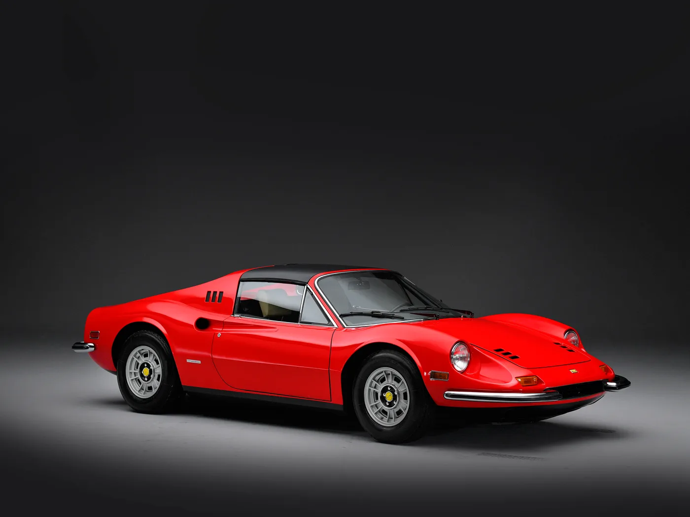 1974 Ferrari Dino 246 GTS offered by a specialist dealer in Hook Norton, United Kingdom, photo 2 of 15