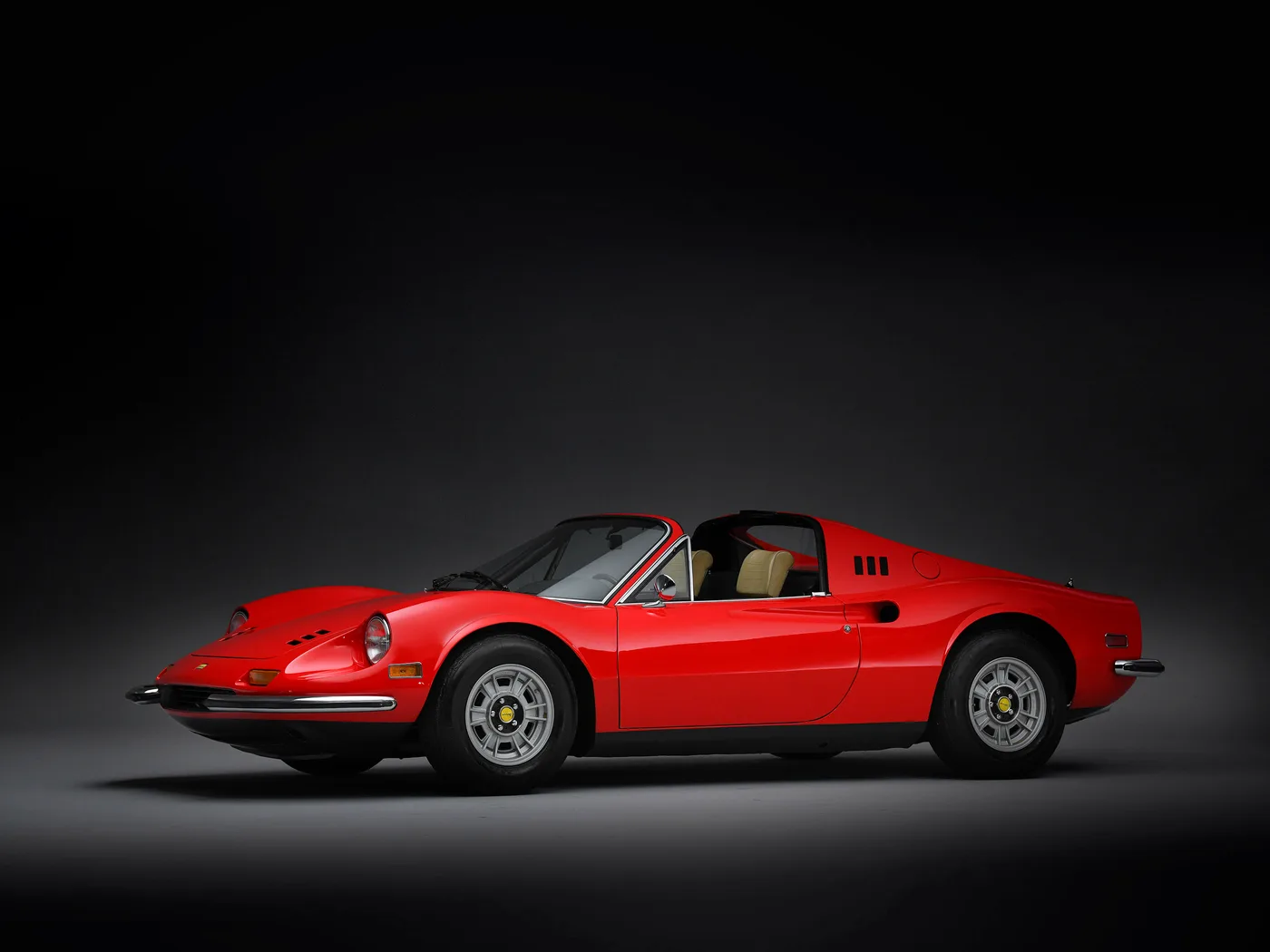 1974 Ferrari Dino 246 GTS offered by a specialist dealer in Hook Norton, United Kingdom, photo 3 of 15