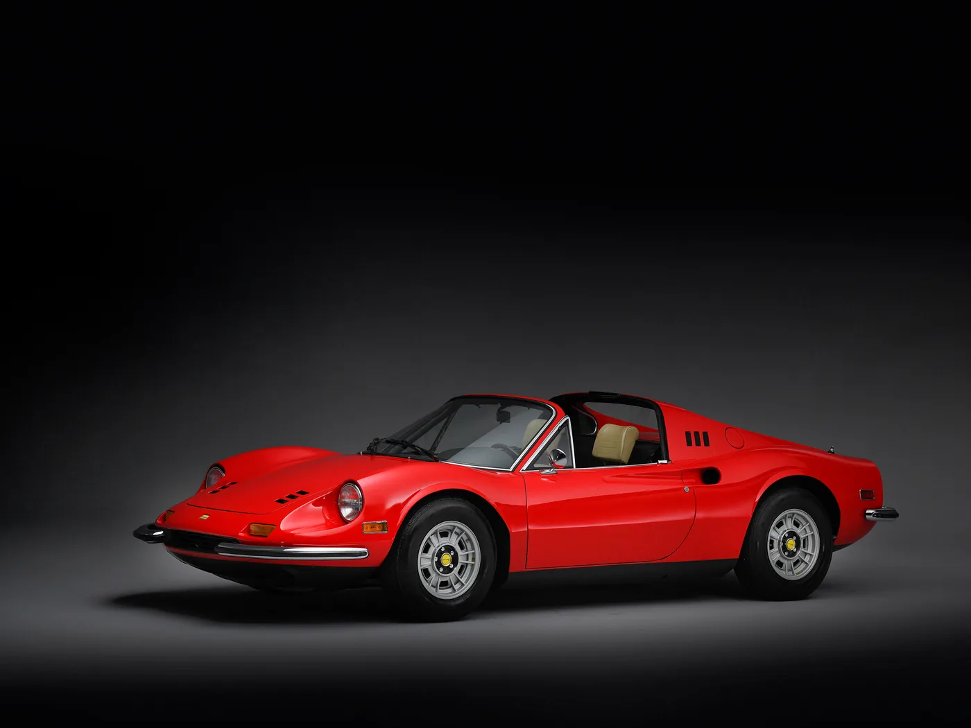 1974 Ferrari Dino 246 GTS offered by a specialist dealer in Hook Norton, United Kingdom, photo 4 of 15