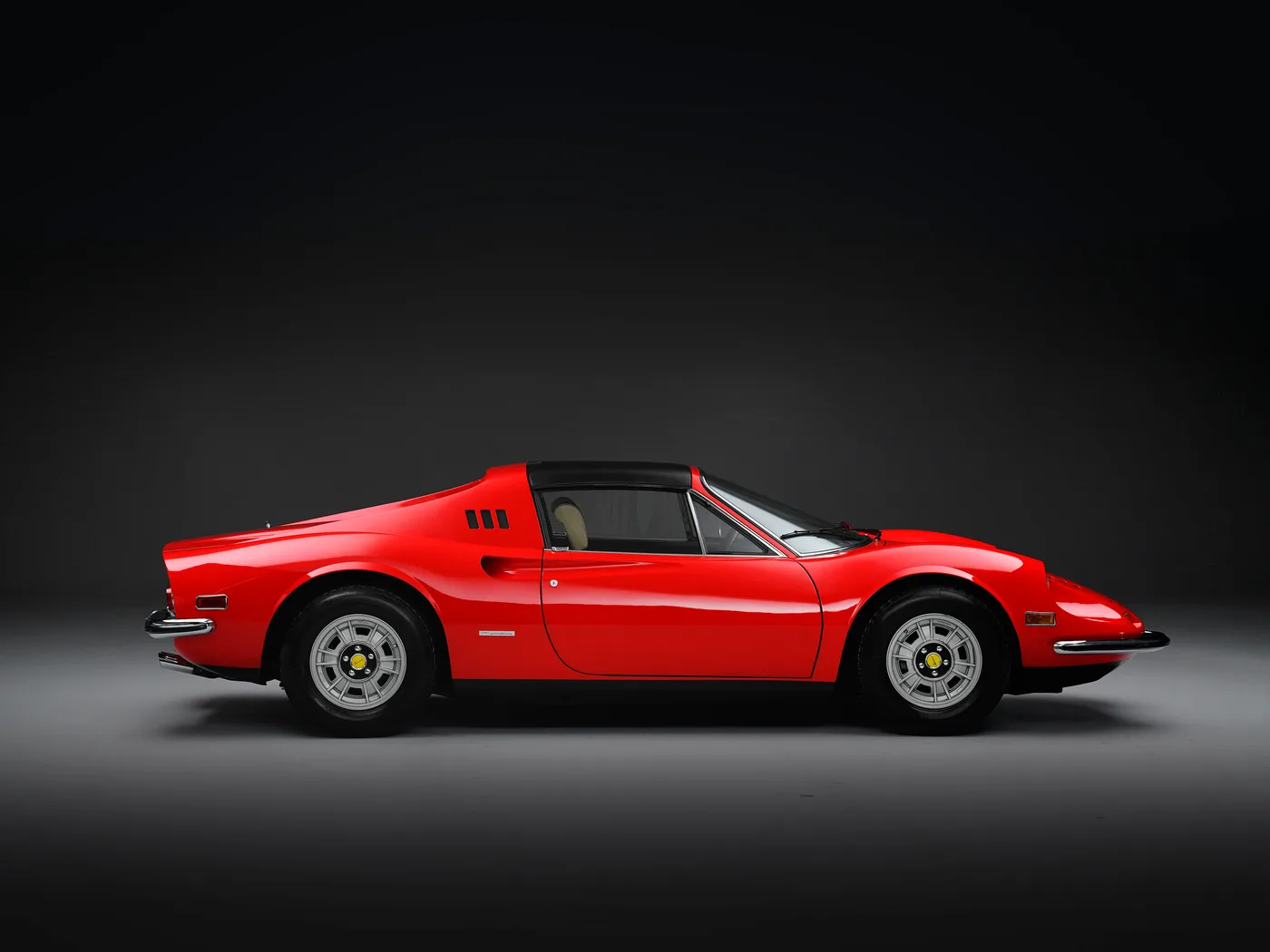 1974 Ferrari Dino 246 GTS offered by a specialist dealer in Hook Norton, United Kingdom, photo 9 of 15