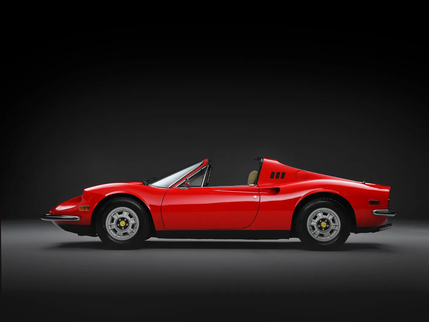 1974 Ferrari Dino 246 GTS offered by a specialist dealer in Hook Norton, United Kingdom, photo 10 of 15