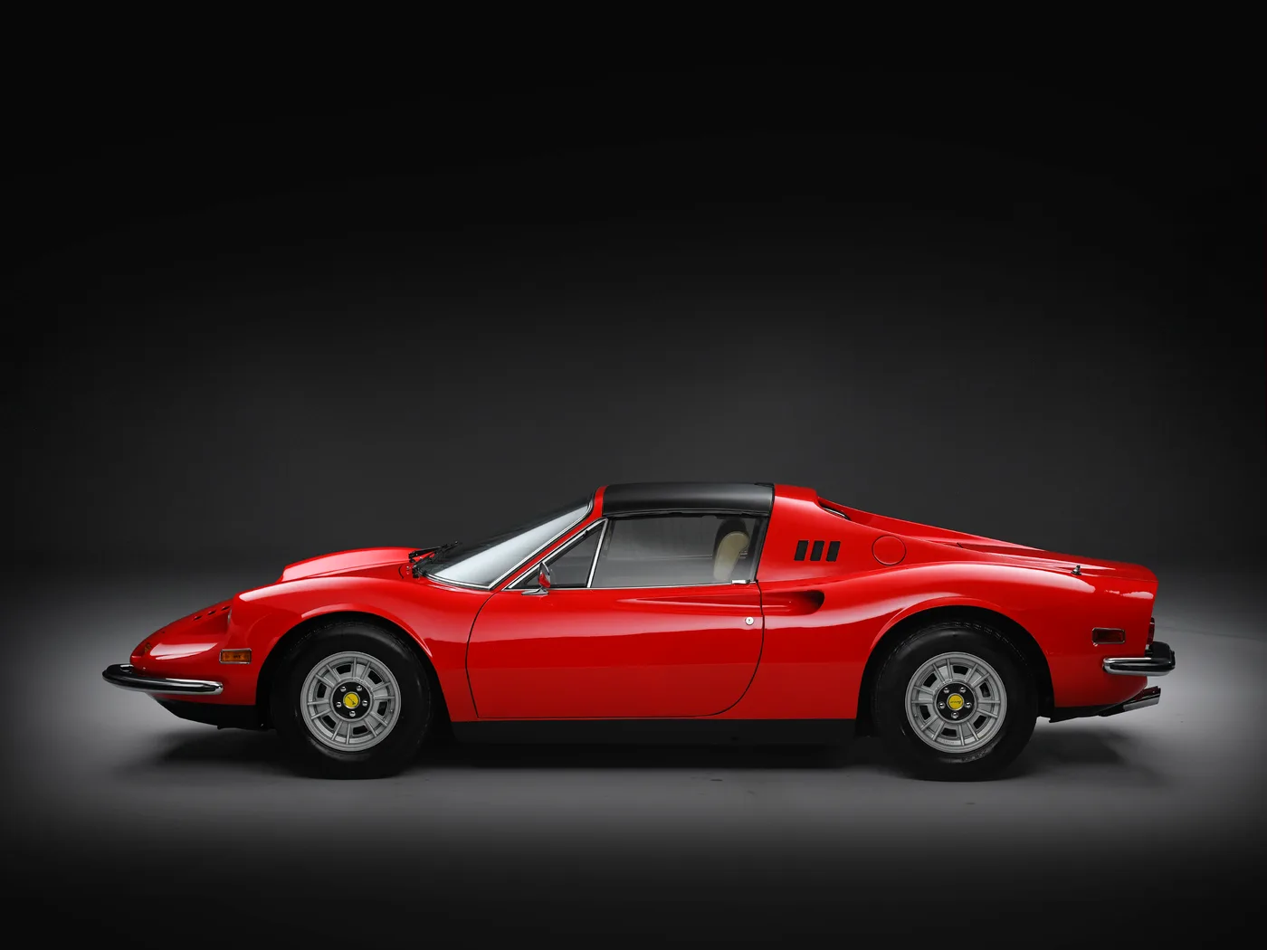 1974 Ferrari Dino 246 GTS offered by a specialist dealer in Hook Norton, United Kingdom, photo 11 of 15