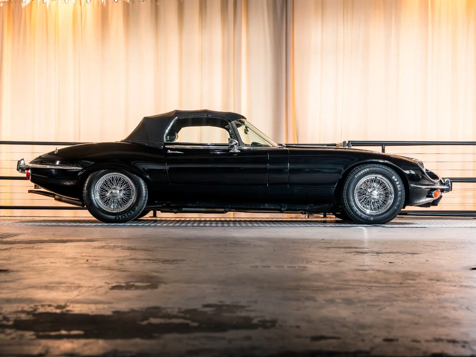 1974 Jaguar E-Type Series 3 V12 Roadster, 2/30