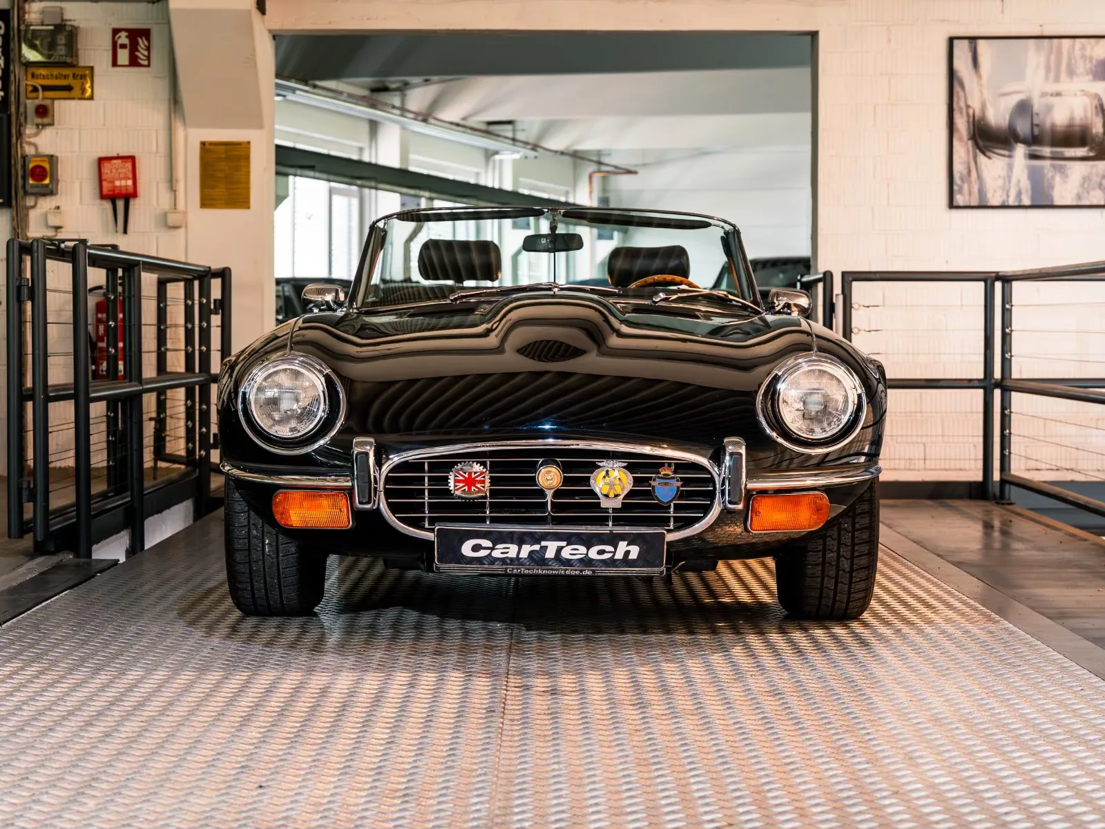 1974 Jaguar E-Type Series 3 V12 Roadster, 6/30