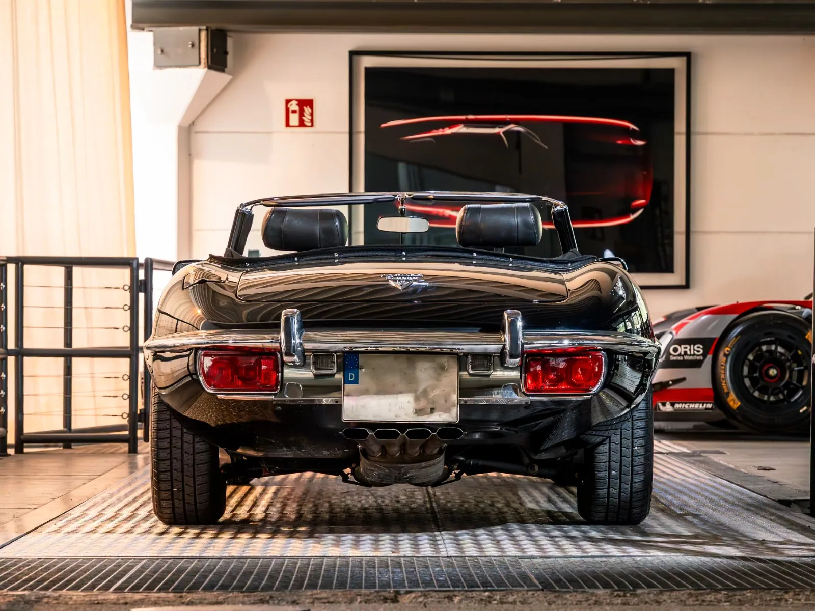 1974 Jaguar E-Type Series 3 V12 Roadster, 7/30