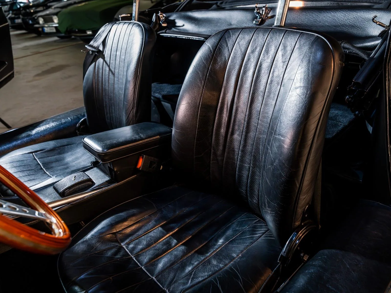 1974 Jaguar E-Type Series 3 V12 Roadster, 18/30