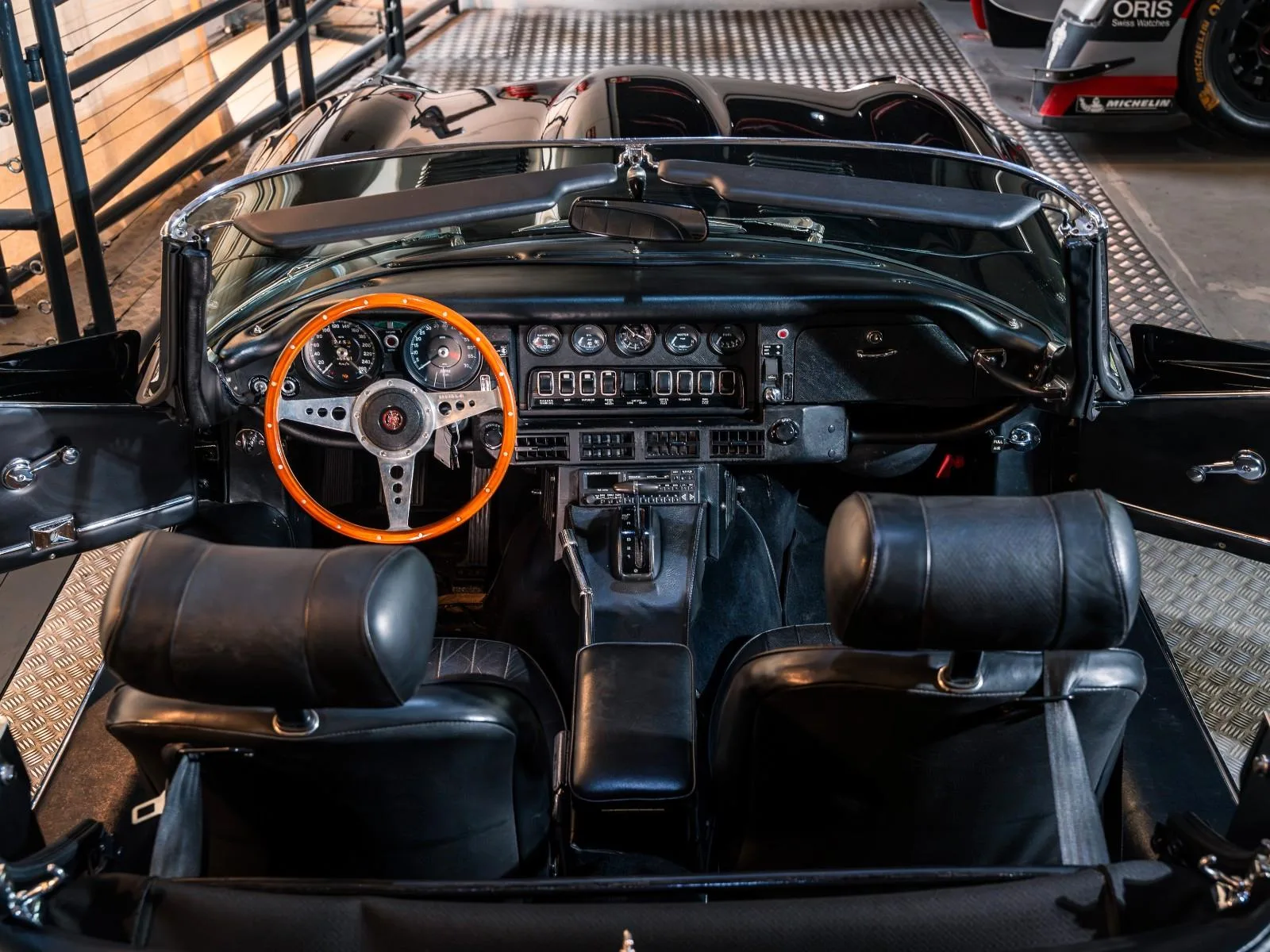 1974 Jaguar E-Type Series 3 V12 Roadster, 21/30