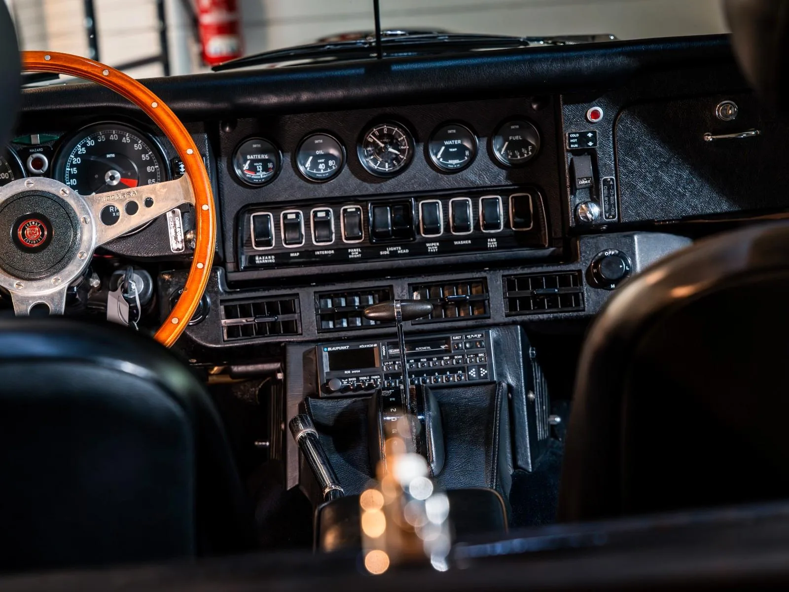 1974 Jaguar E-Type Series 3 V12 Roadster, 22/30