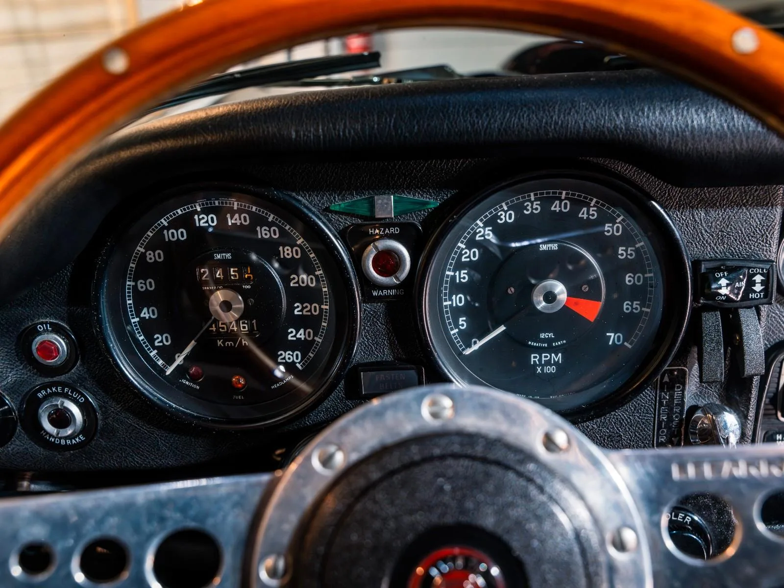 1974 Jaguar E-Type Series 3 V12 Roadster, 25/30