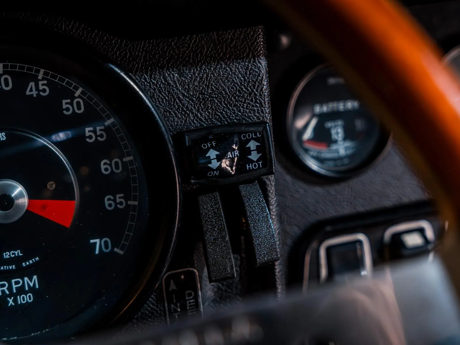 1974 Jaguar E-Type Series 3 V12 Roadster, 28/30