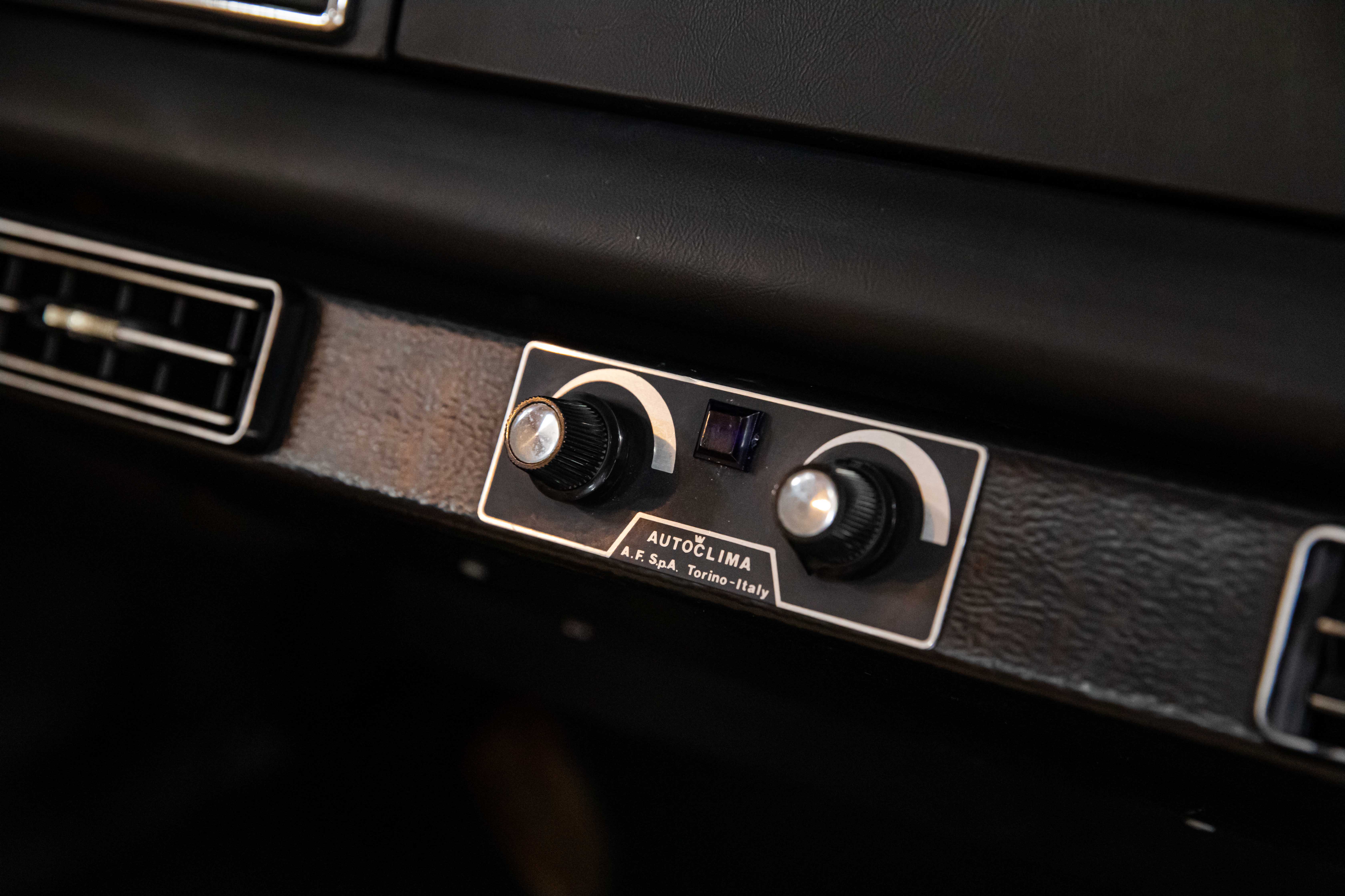 1974 Porsche 911 Carrera 2.7 MFI offered by a specialist dealer in Milan, Italy, photo 15 of 20