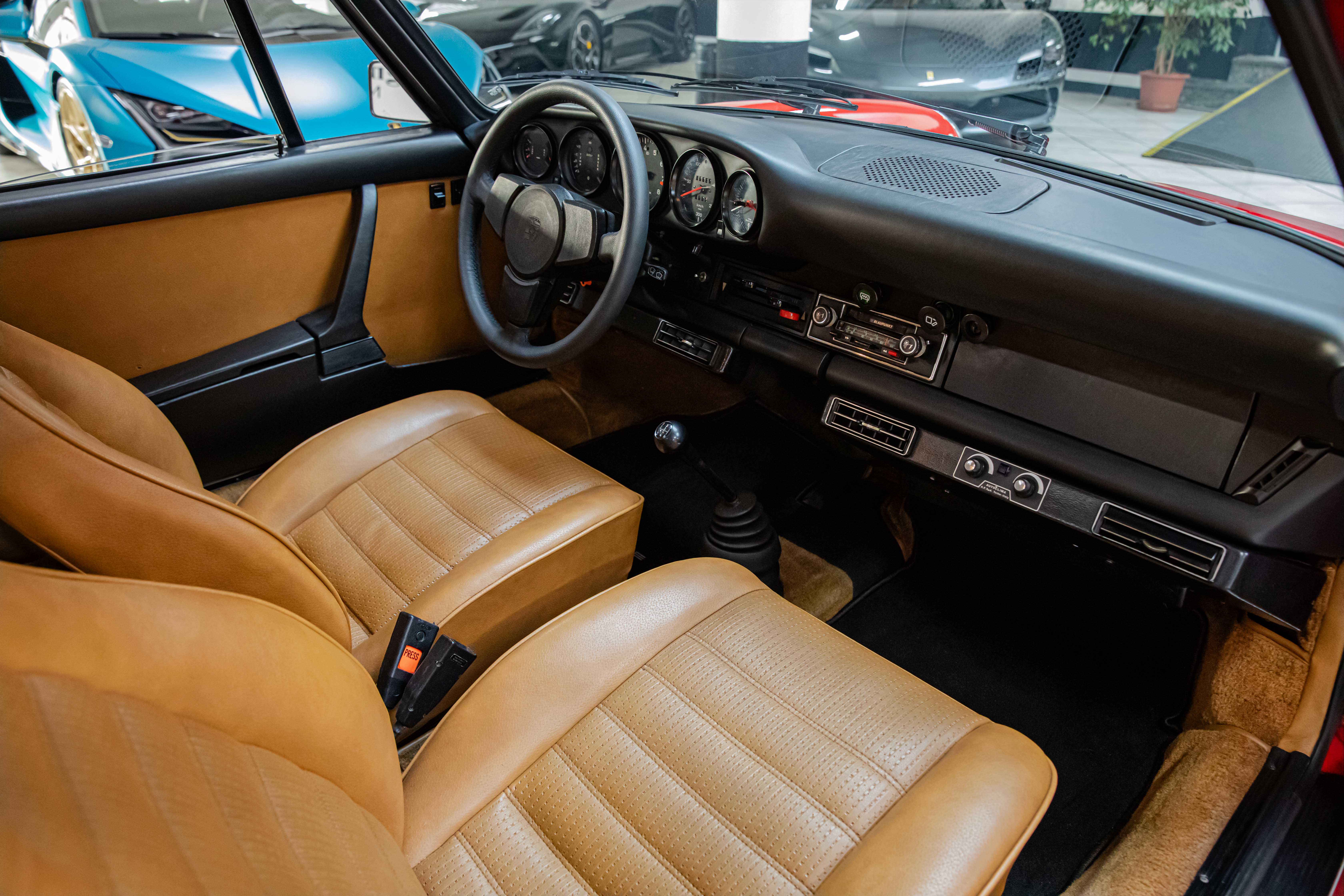 1974 Porsche 911 Carrera 2.7 MFI offered by a specialist dealer in Milan, Italy, photo 16 of 20