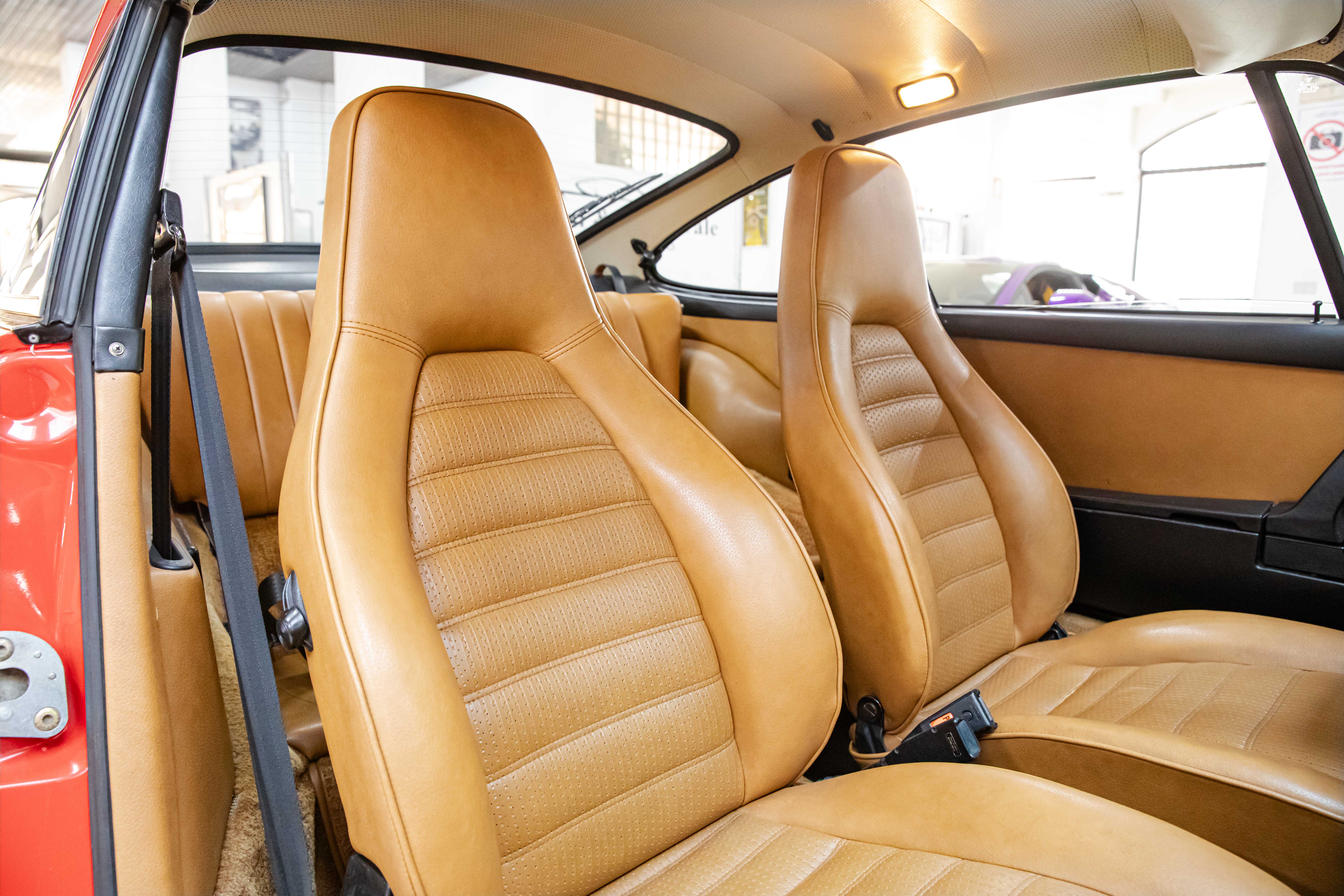 1974 Porsche 911 Carrera 2.7 MFI offered by a specialist dealer in Milan, Italy, photo 17 of 20