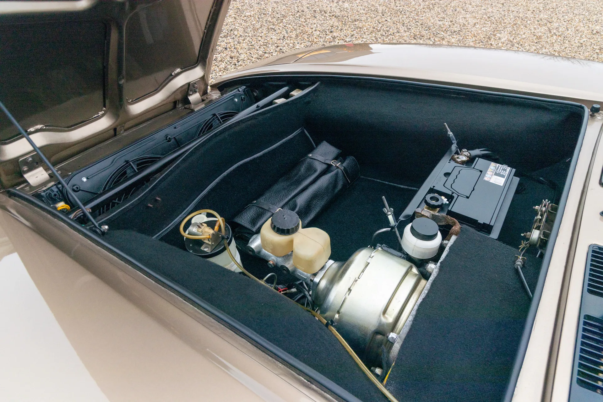 1975 De Tomaso Pantera GTS, 28/30