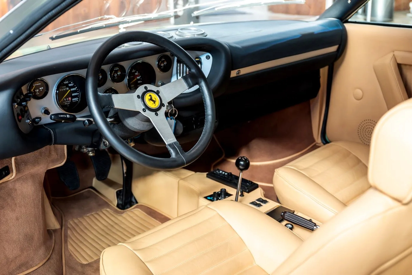 1975 Ferrari Dino 308 GT4 Bertone angeboten von einem Fachhändler in Neuss, Deutschland, Foto 8 von 10