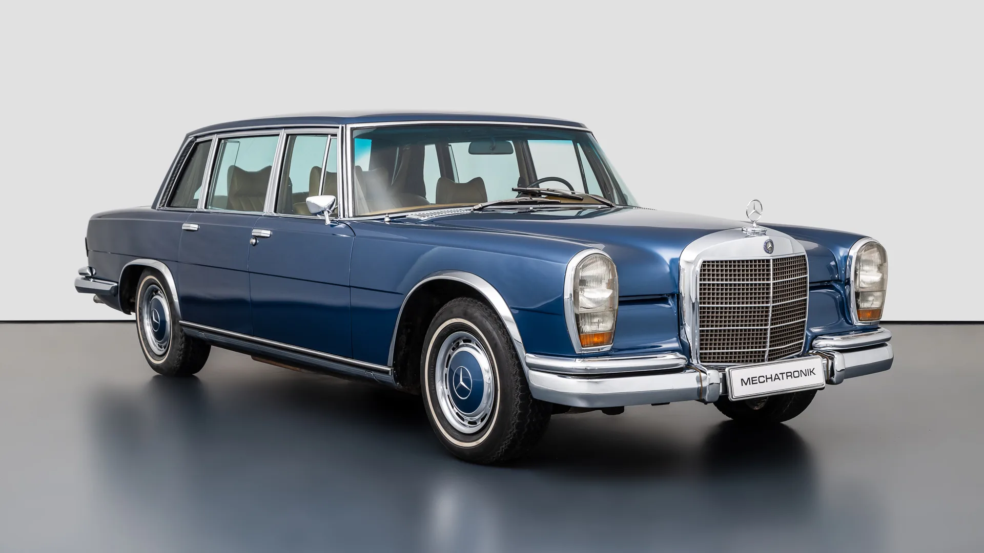 1975 Mercedes-Benz 600 proposée par un concessionnaire spécialisé à Pleidelsheim, Allemagne, photo principale