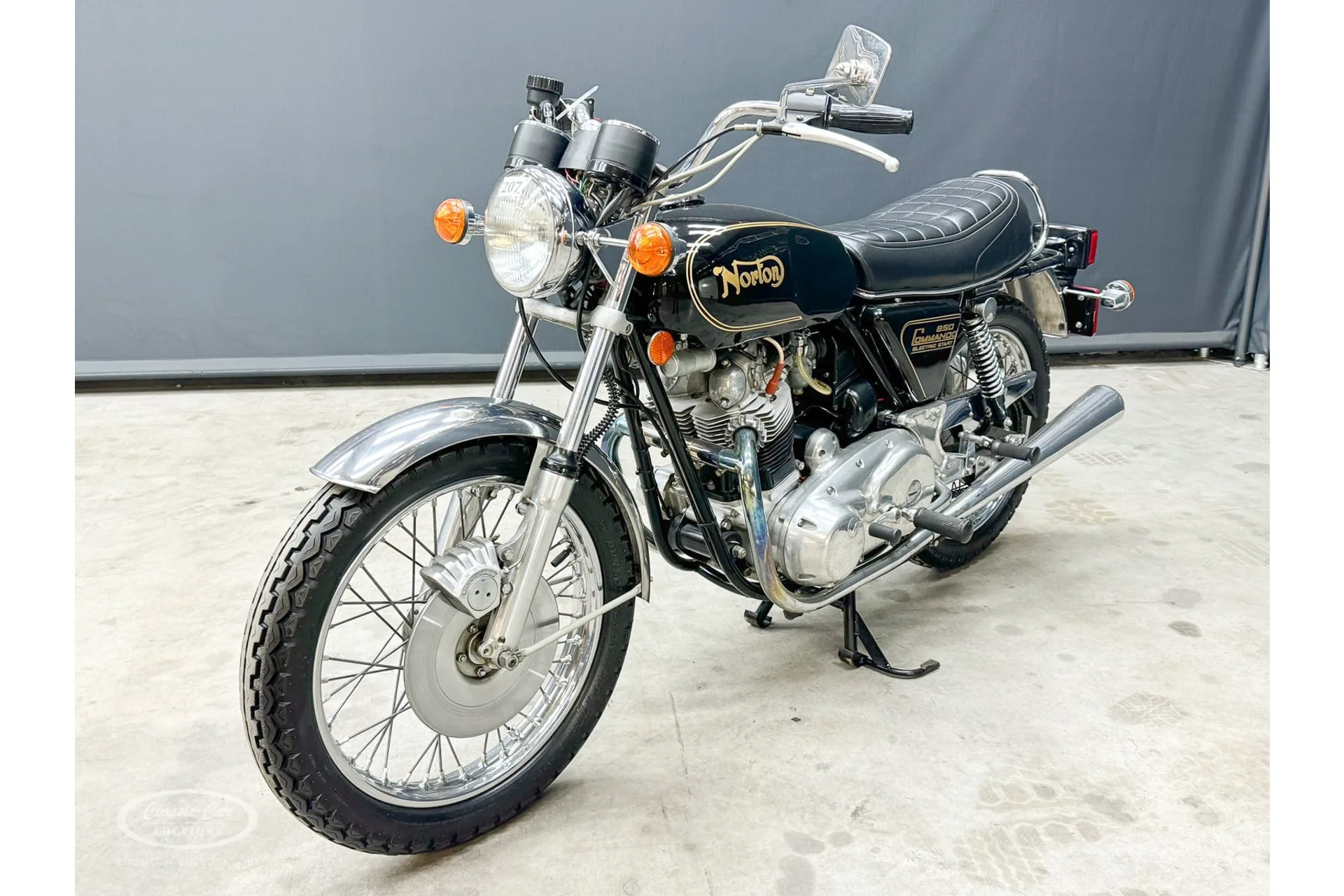 1975 Norton Commando 850 Mk3 angeboten von einem Fachhändler in Brummen, Niederlande, Hauptfoto