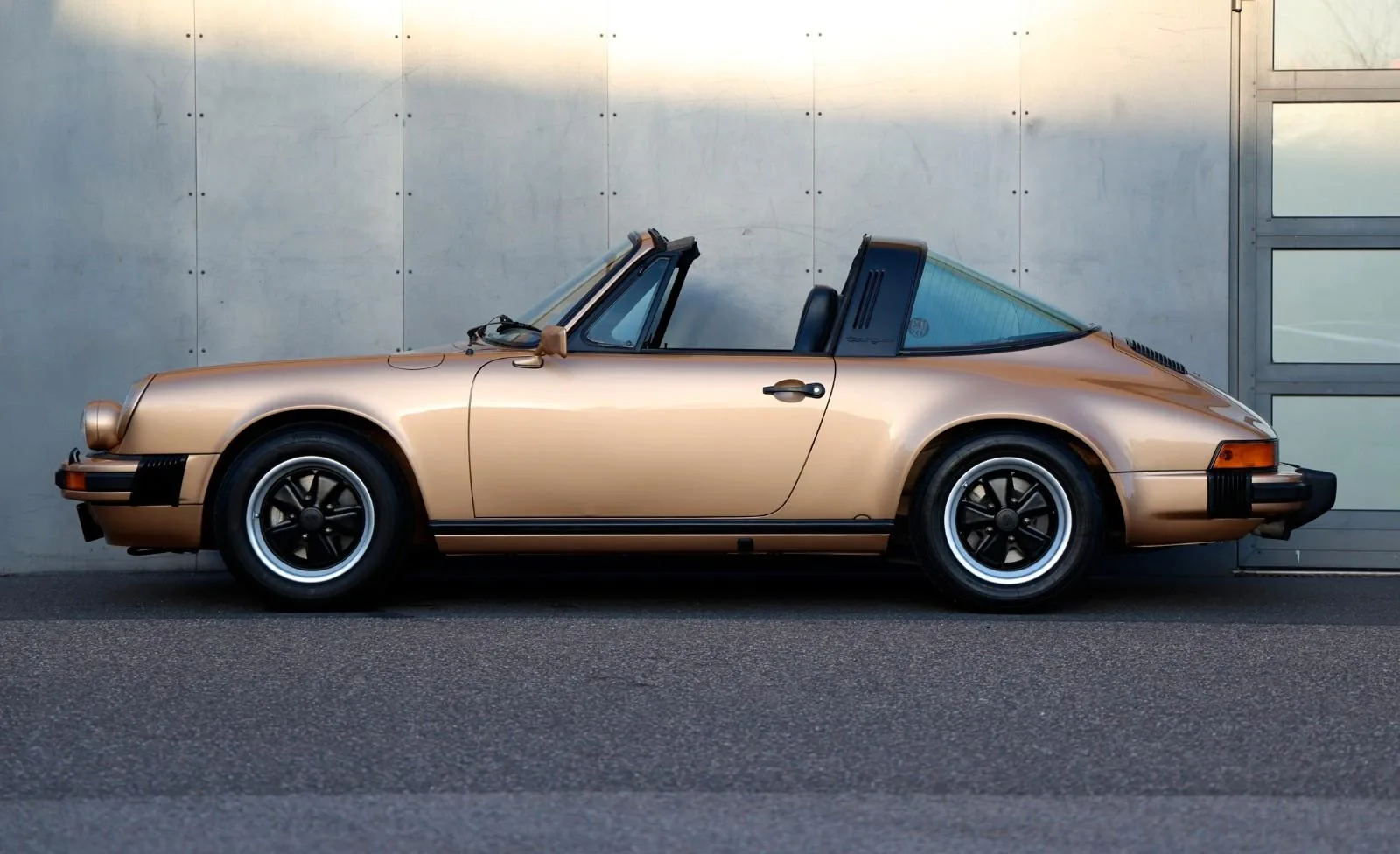 1975 Porsche 911 Carrera 2.7 Targa, 8/24