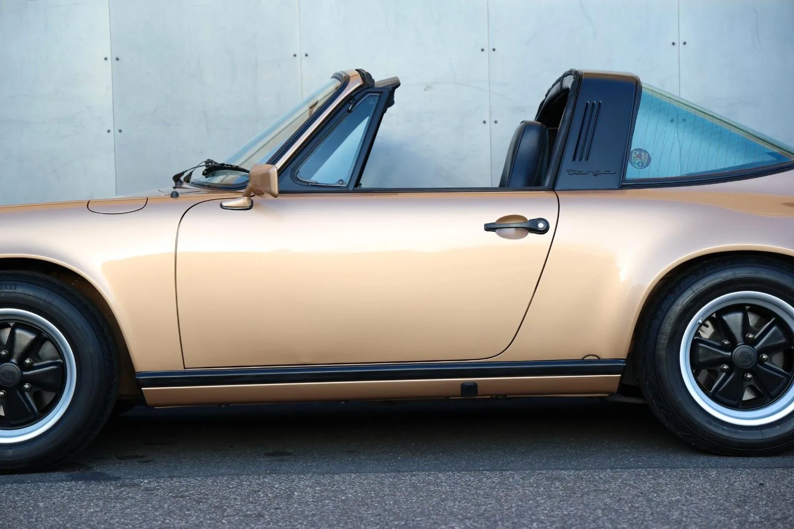 1975 Porsche 911 Carrera 2.7 Targa, 15/24
