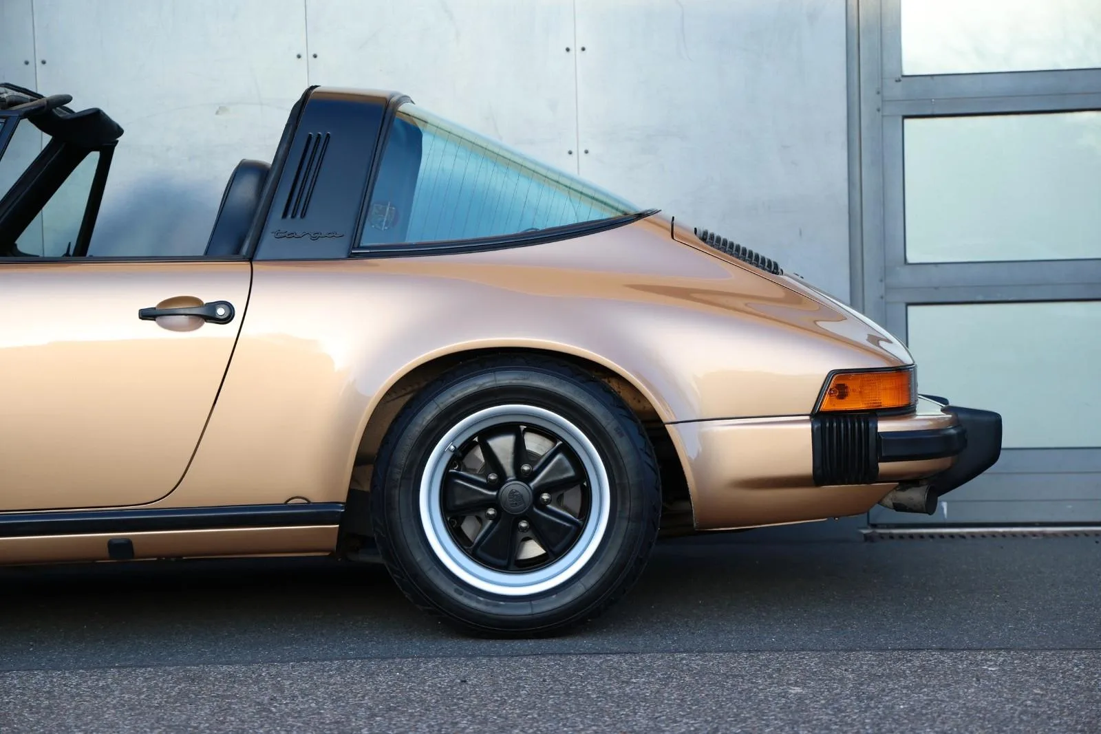1975 Porsche 911 Carrera 2.7 Targa, 16/24