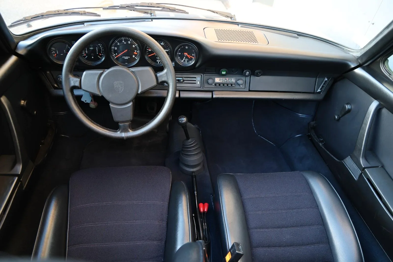 1975 Porsche 911 Carrera 2.7 Targa, 18/24