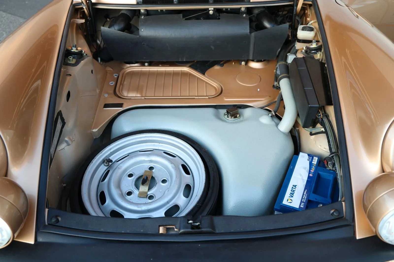 1975 Porsche 911 Carrera 2.7 Targa, 22/24