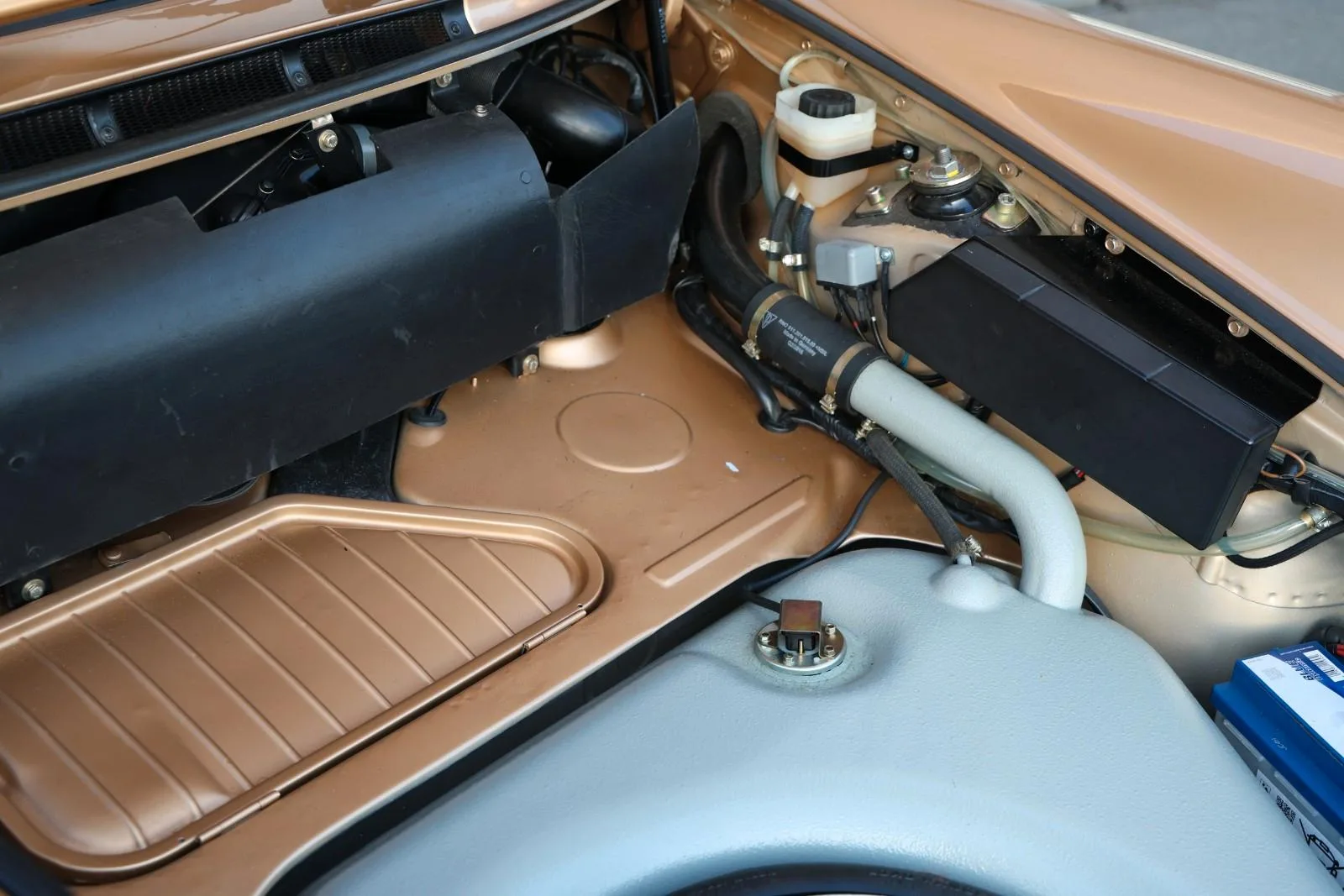1975 Porsche 911 Carrera 2.7 Targa, 23/24