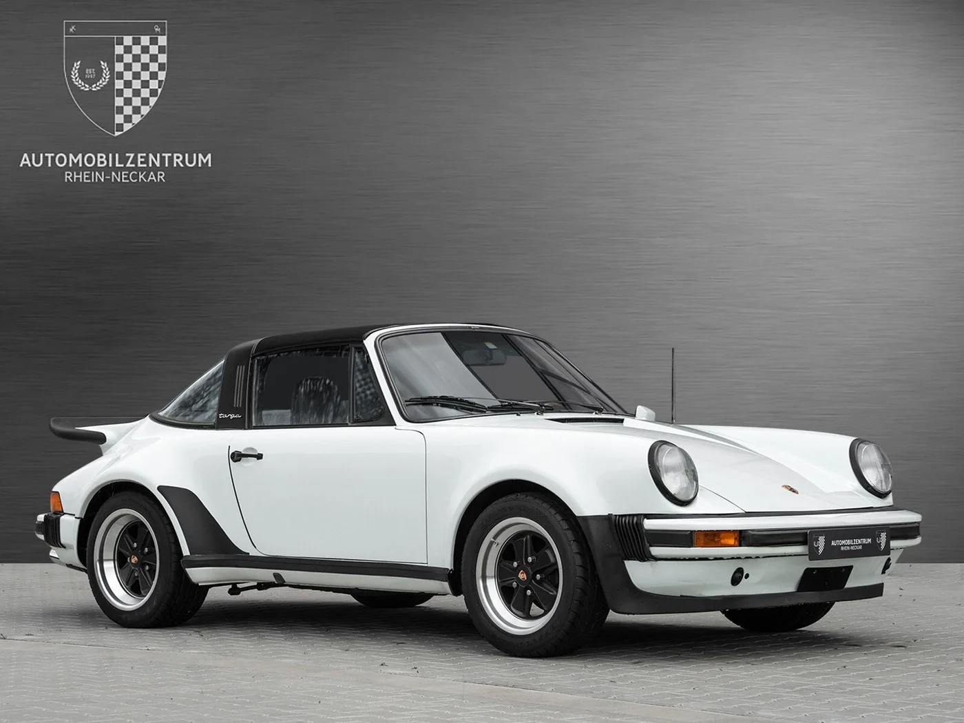 1975 Porsche 911 Targa, factory Turbo-look angeboten von einem Supersportwagenhändler in Viernheim, Deutschland, Foto 2 von 25