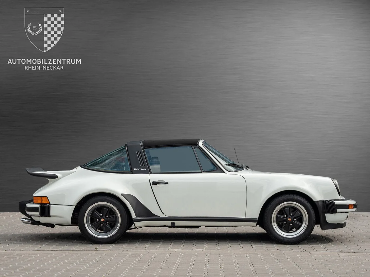 1975 Porsche 911 Targa, factory Turbo-look angeboten von einem Supersportwagenhändler in Viernheim, Deutschland, Foto 3 von 25