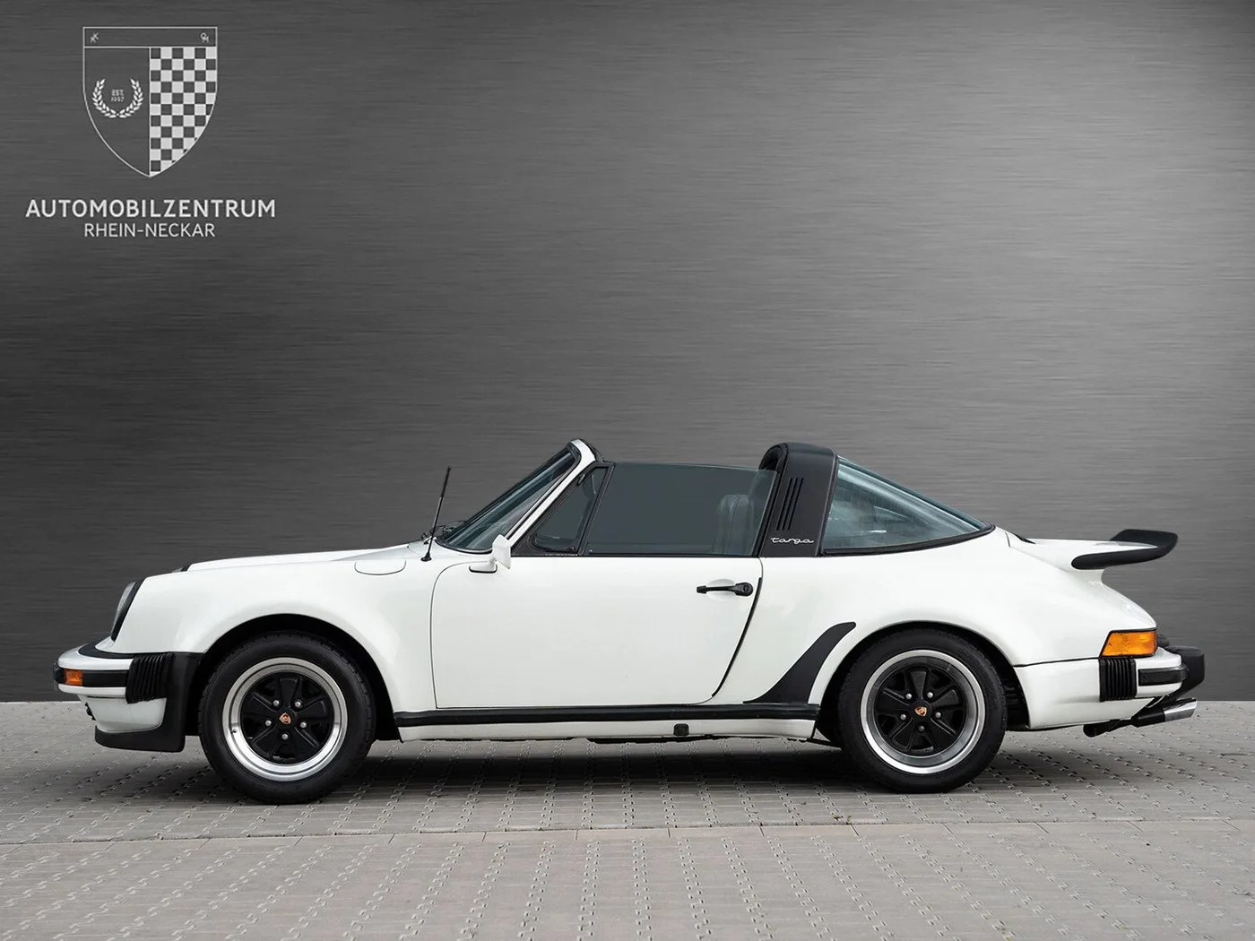 1975 Porsche 911 Targa, factory Turbo-look angeboten von einem Supersportwagenhändler in Viernheim, Deutschland, Foto 8 von 25