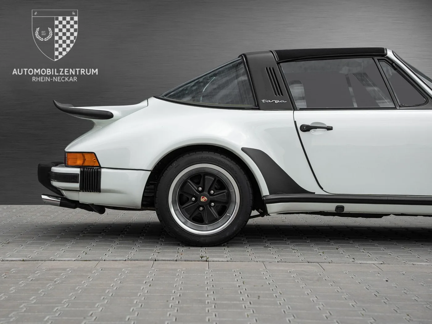 1975 Porsche 911 Targa, factory Turbo-look angeboten von einem Supersportwagenhändler in Viernheim, Deutschland, Foto 12 von 25